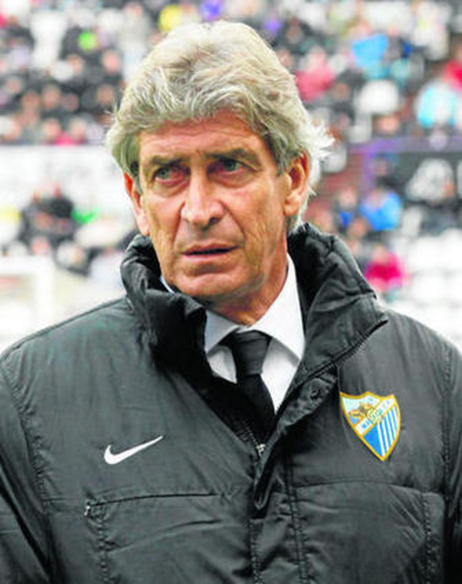 Pellegrini se dirige al banquillo antes de que comenzara el encuentro.