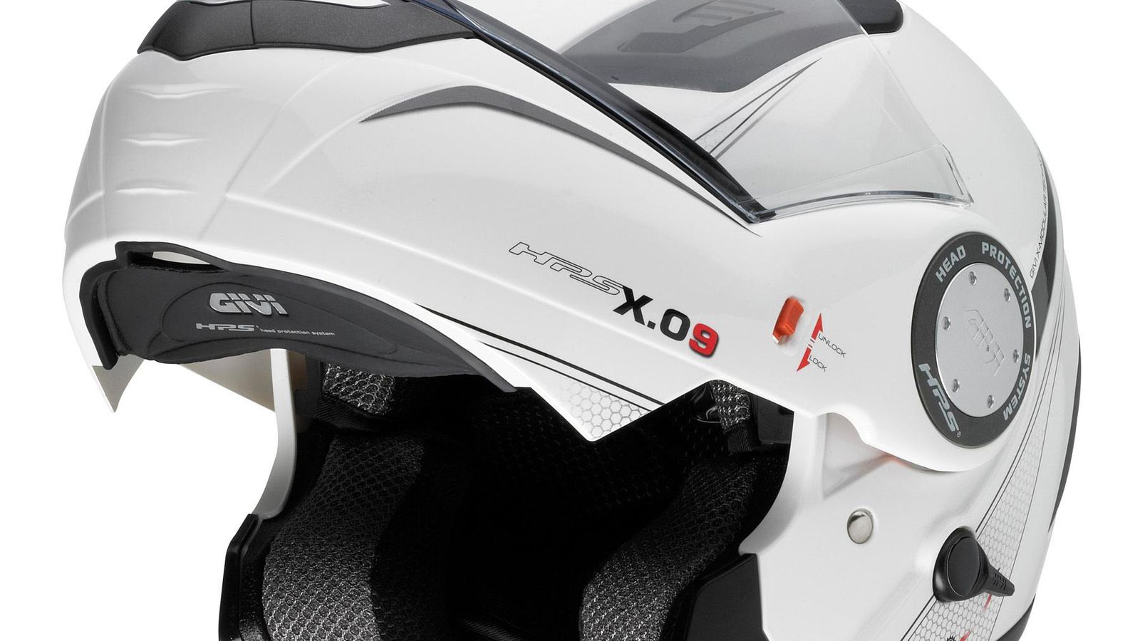 Lo más habitual en un casco modular es que sea la mentonera la que se eleva. Ojo al sistema de desbloqueo, que no debe ser fácil de accionar accidentalmente ni tampoco muy complicado de manipular.