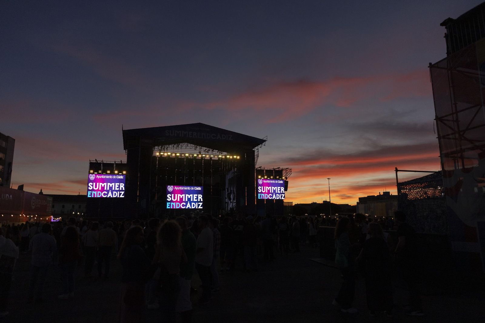 Búscate en las imágenes del concierto gratuito en el Muelle de Cádiz