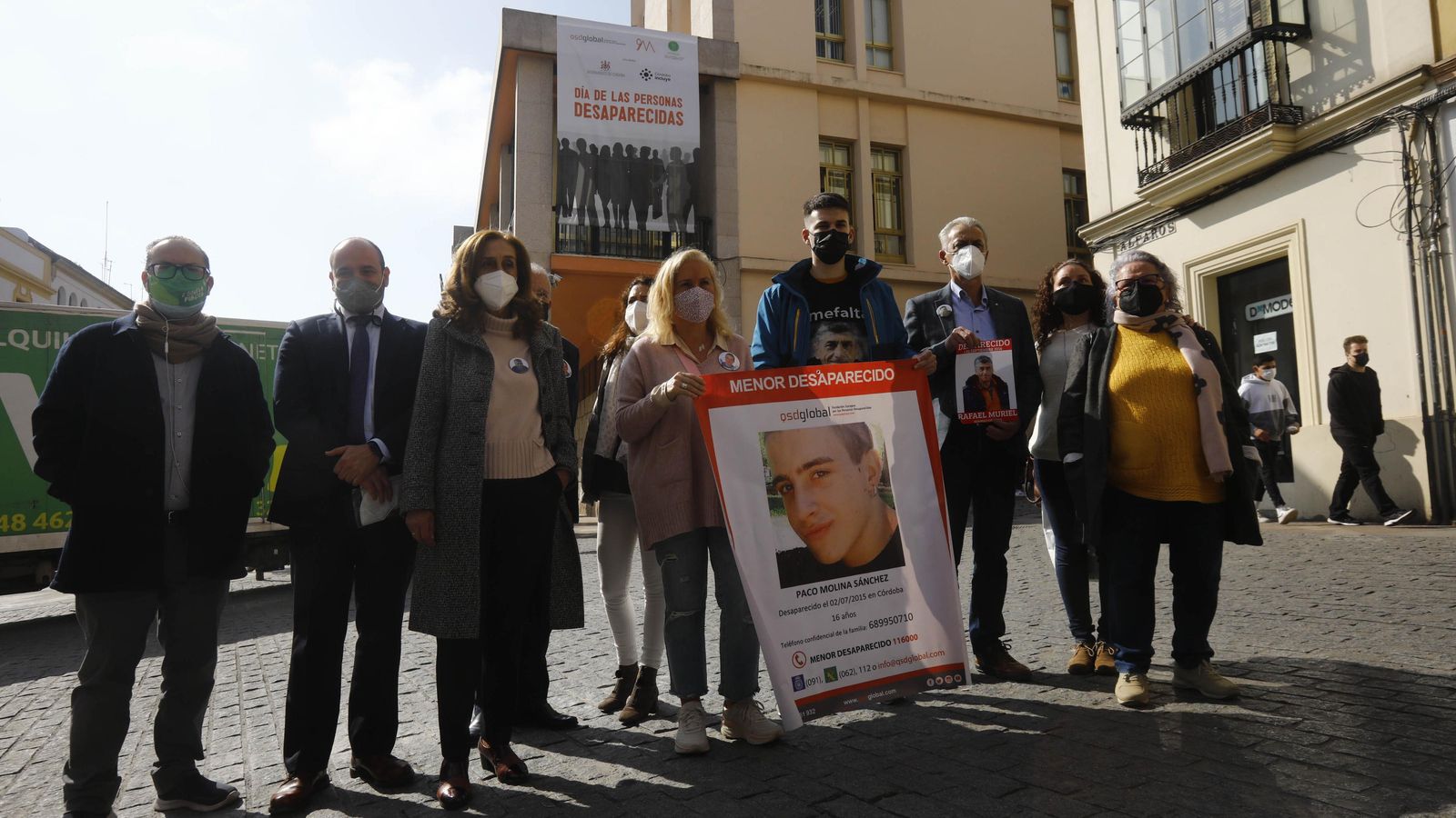 Pancarta en el lateral del Ayuntamiento de Córdoba.