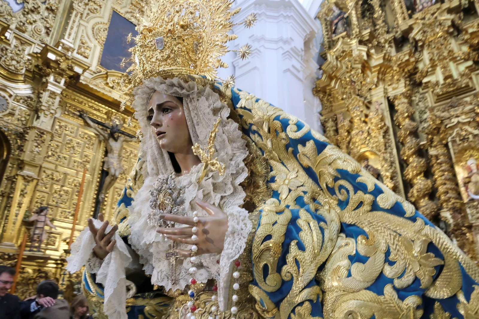 El nuevo manto de la Virgen de la Trinidad de Córdoba, en imágenes