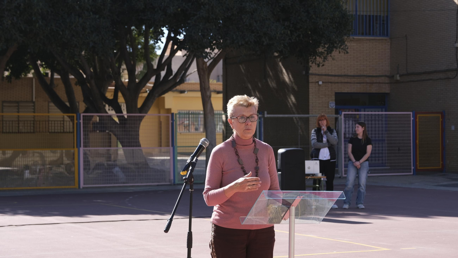 Día Internacional Contra el Cáncer Infantil en el CEIP 28 de Febrero, en imágenes