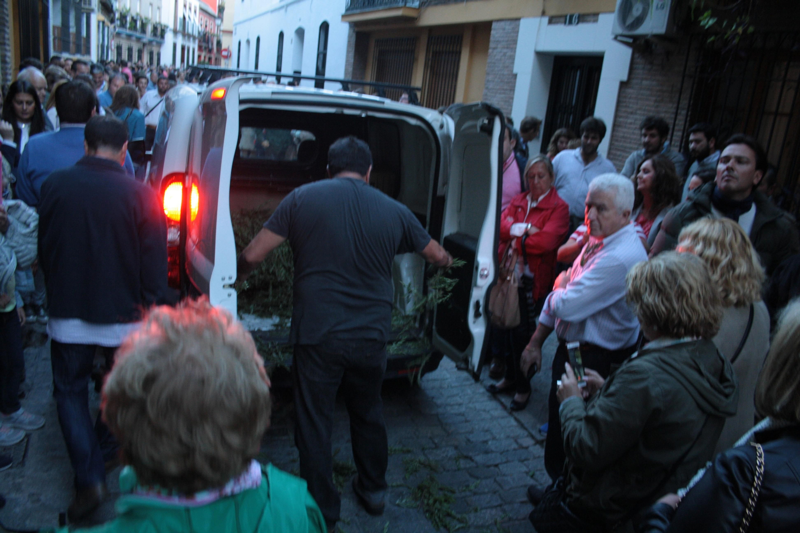 Traslado del Simpecado de la Hermandad del Rocío de Triana, en imágenes