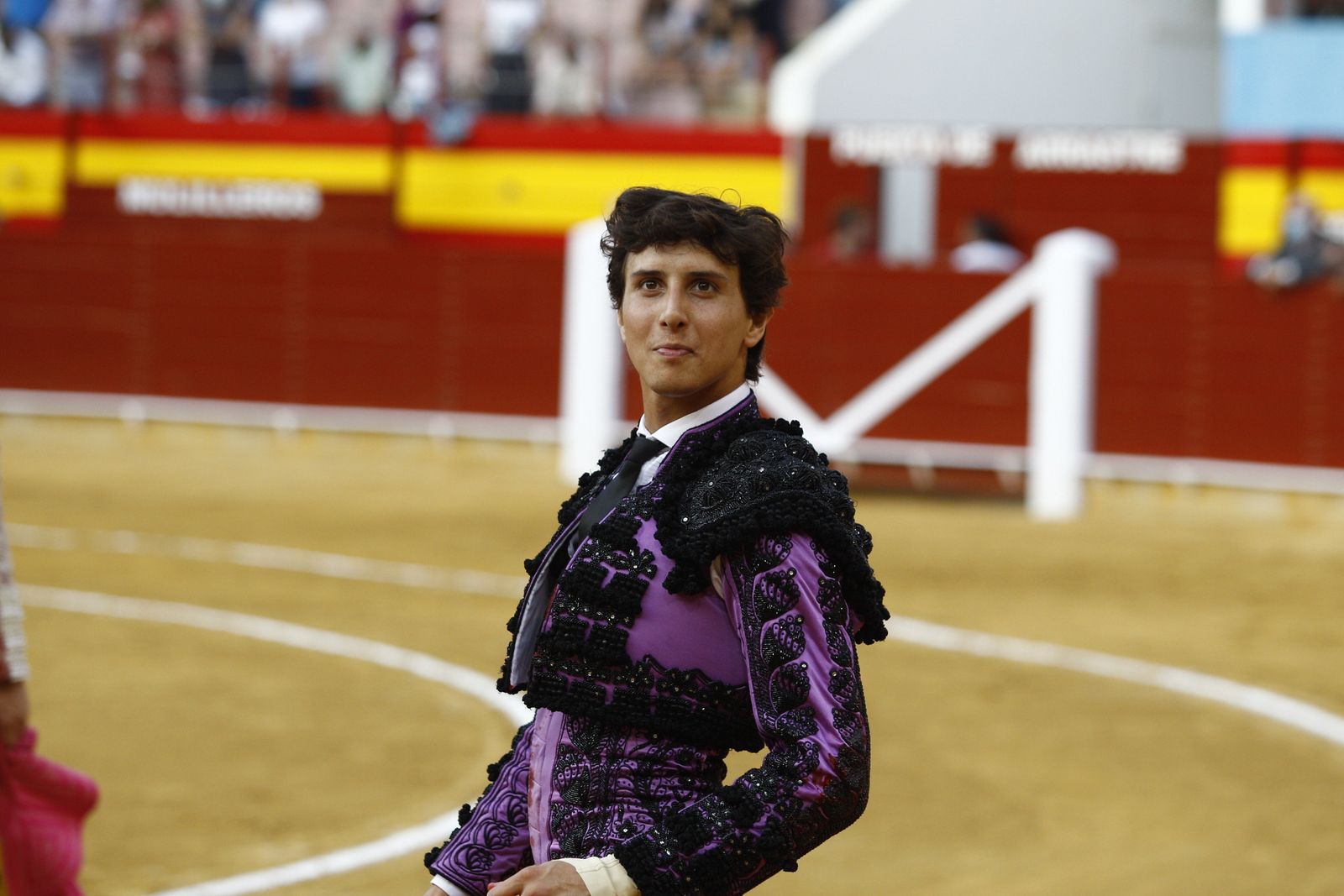 Fotogalería corrida de toros. Cayetano Rivera, Paco Ureña y Roca Rey. Roquetas de Mar.