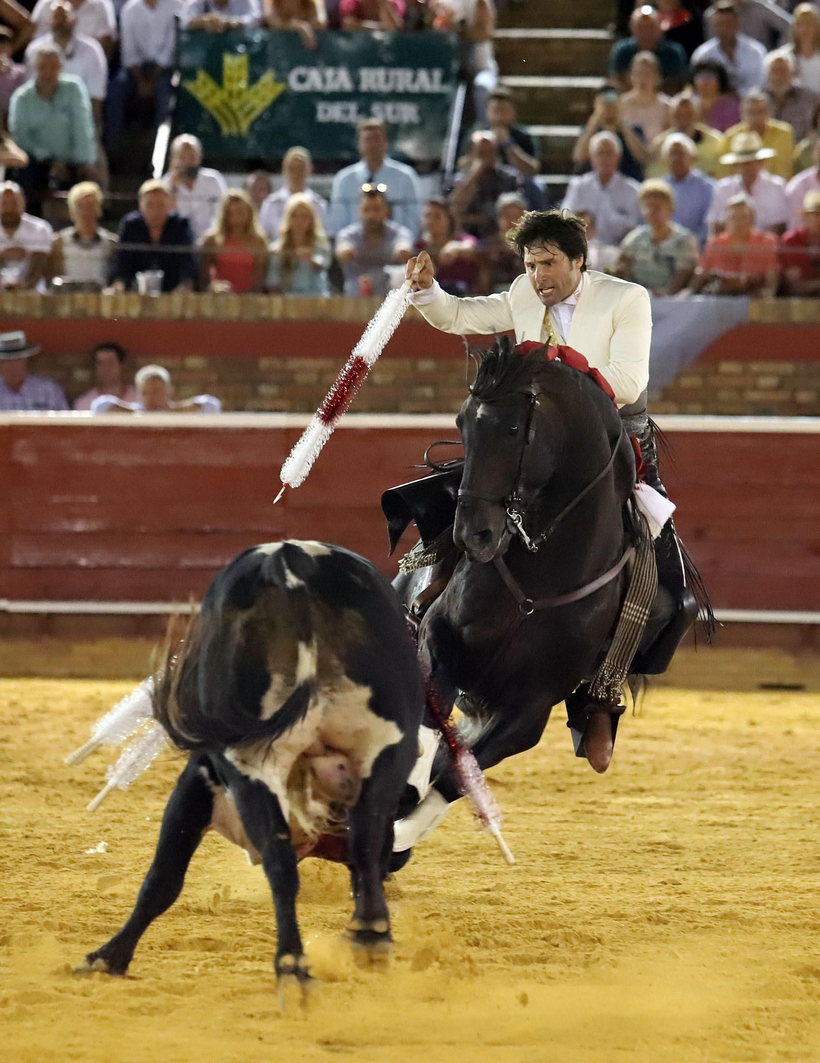Imágenes de Andrés Romero y Diego Ventura en el rejoneo de la Plaza de Toros La Merced