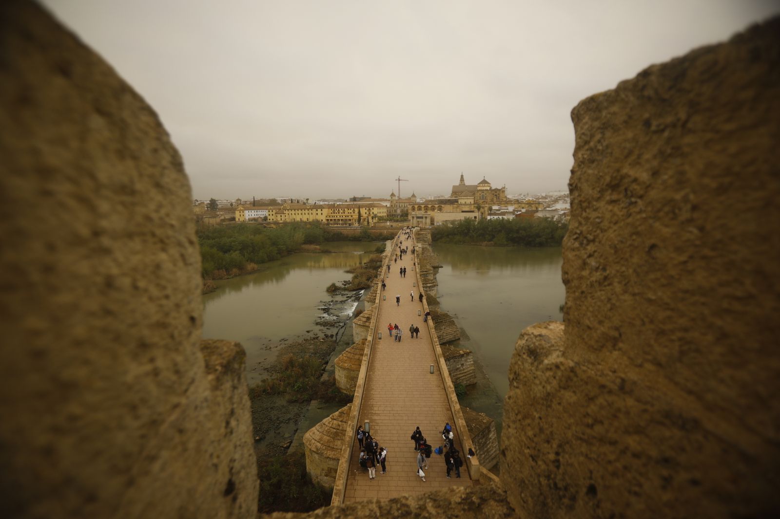 Las imágenes del segundo día de calima en Córdoba: llega el barro