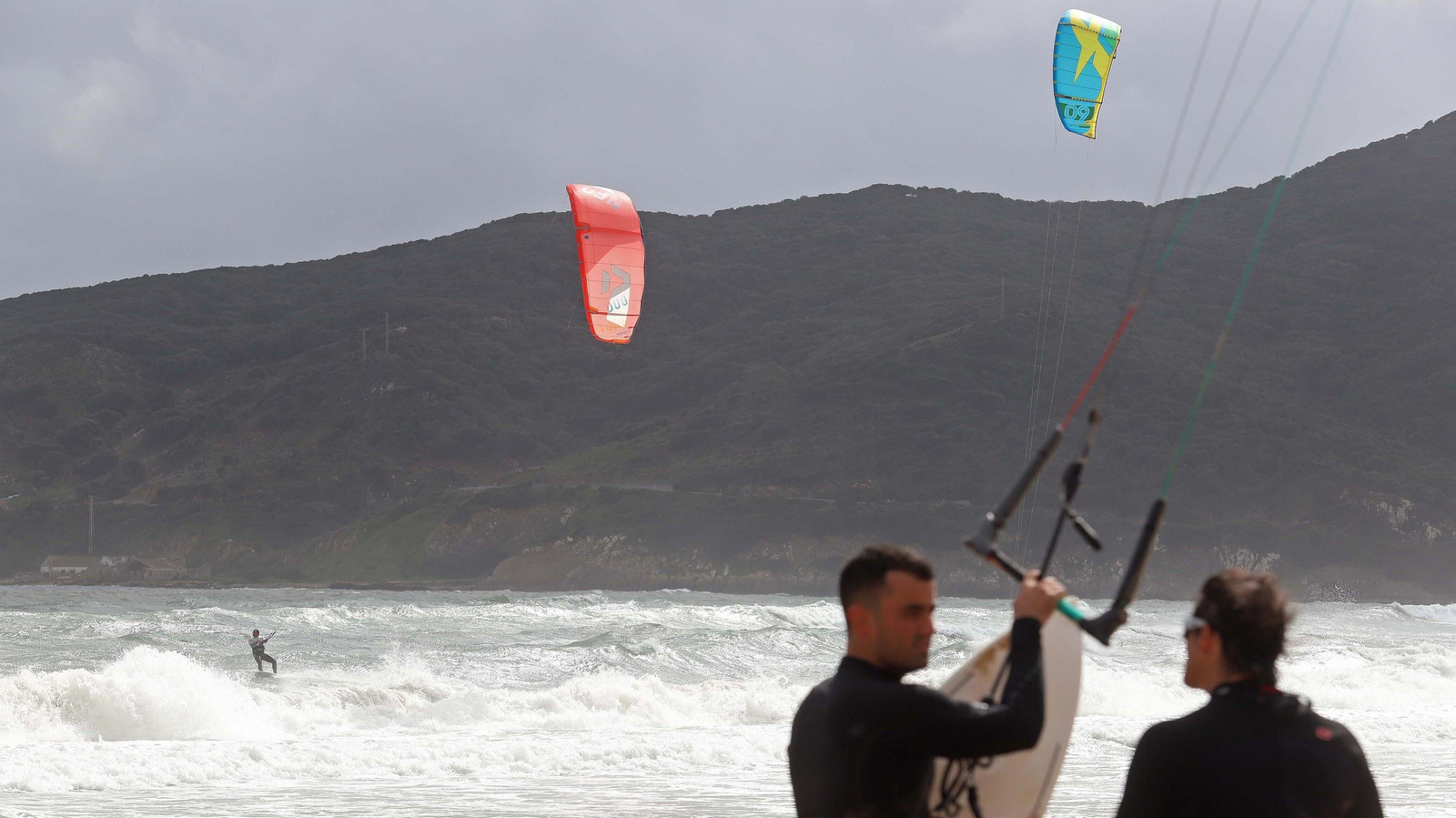 Primera manga del Spain Kiteboarding League en la playa de Getares