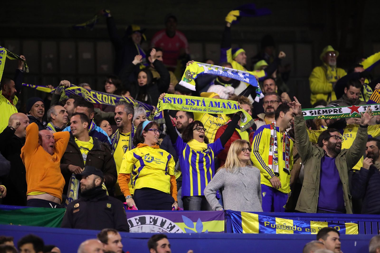 Los seguidores del equipo amarillo disfrutaron en el feudo zaragocista.