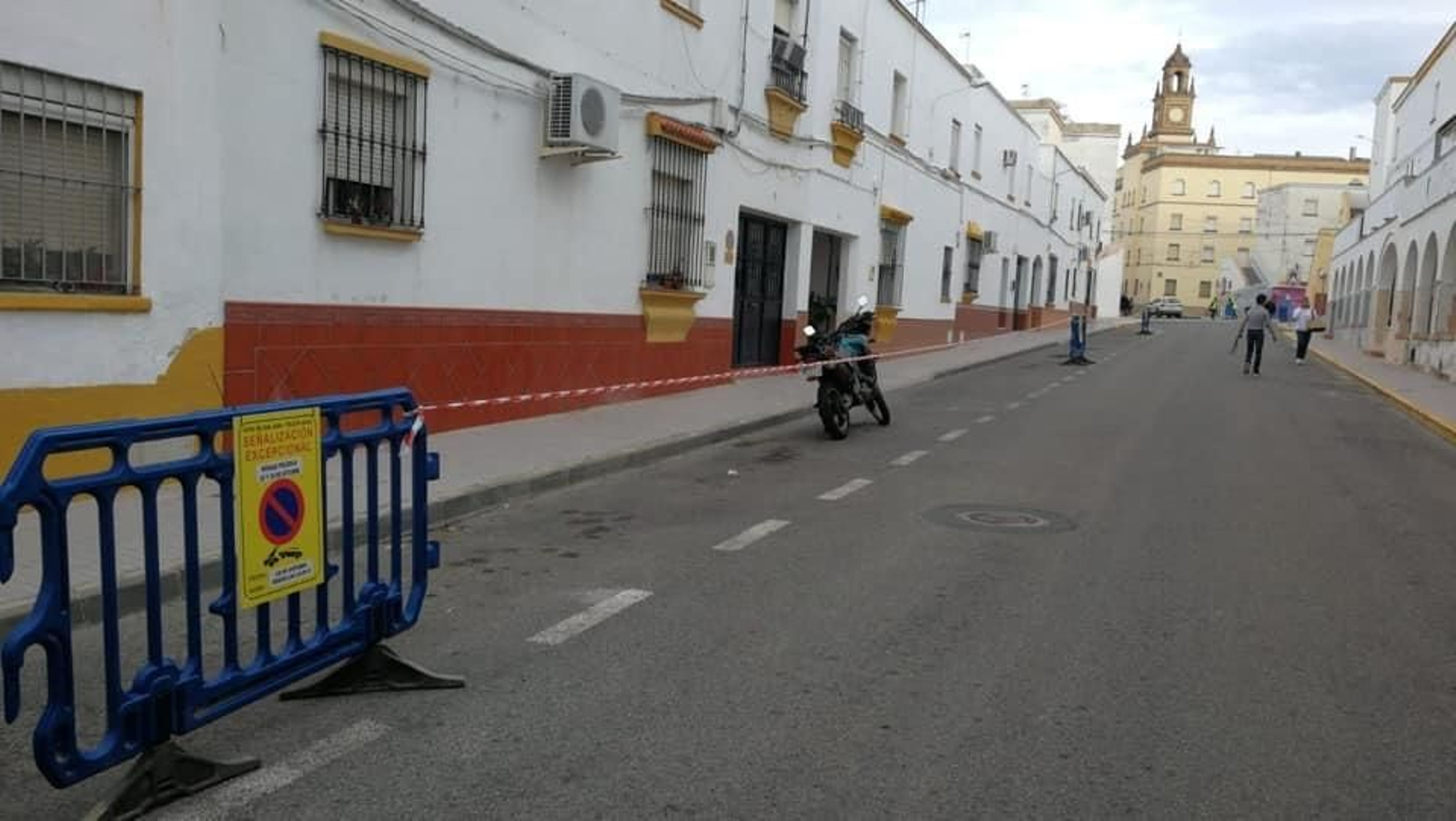 Una calle cortada por el rodaje.