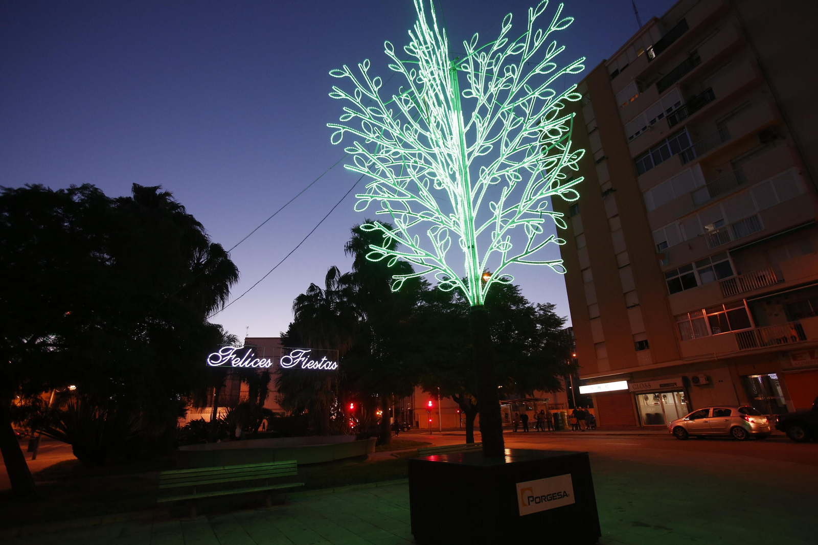 Iluminación que instaló el Ayuntamiento la pasada Navidad en Alcalde Blázquez, en el Cerro del Moro.