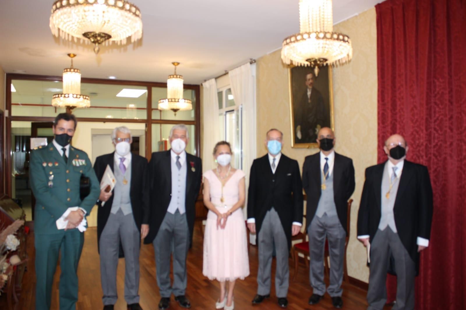 Juan Luis Martín Velasco, Manuel Ramos, José Luis Girón, Felicidad Rodríguez, Fernando Sánchez, Juan Luis Pulido y Enrique García-Agulló, durante la sesión de la Real Academia Hispano Americana de Ciencia, Artes y Letras, con motivo del día de la Exaltación del idioma.