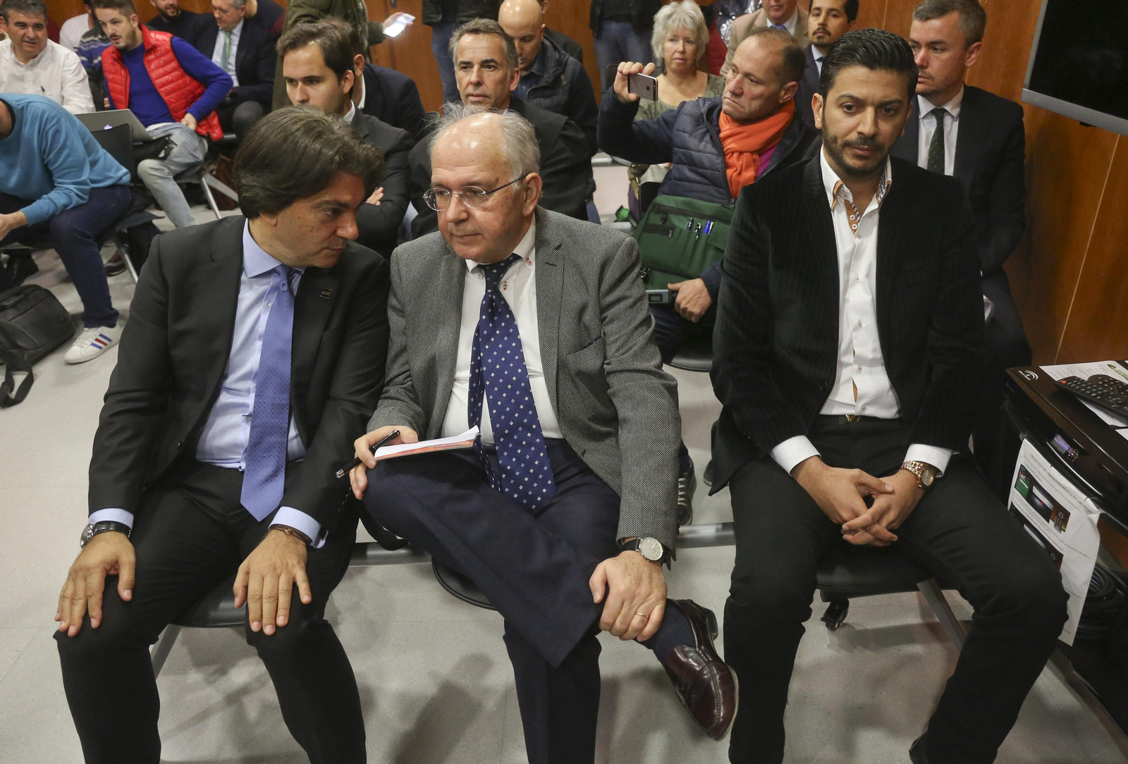 Jamal Iglesias, su abogado y Moayad Shatat.