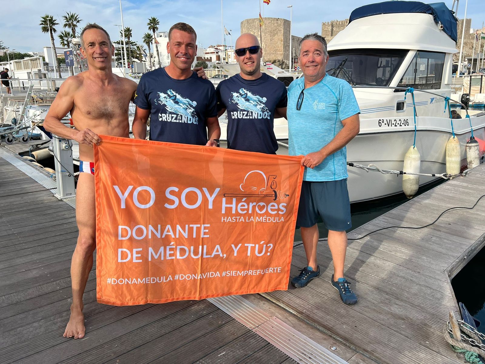 Los cuatro deportistas, a su regreso a Tarifa