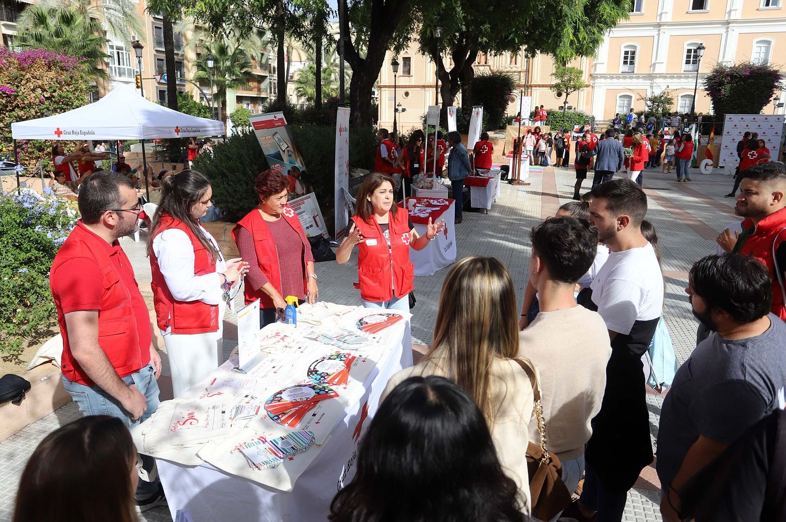 Imágenes de la celebración del Día de la Banderita de la Cruz Roja en Huelva