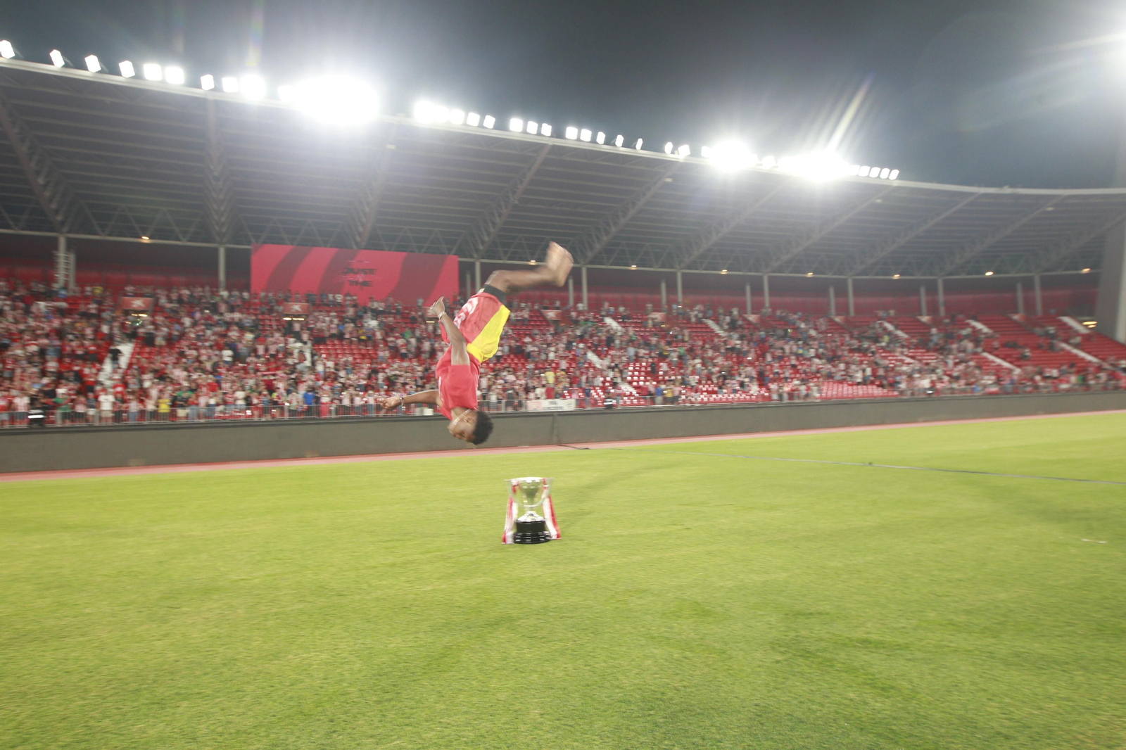 Las imágenes de la fiesta del ascenso de la U.D. Almería en el Estadio Mediterráneo.