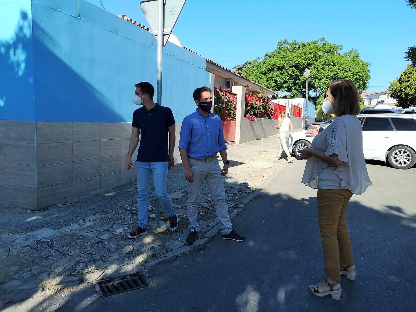 El PP denuncia el mal estado del acerado de Montealto