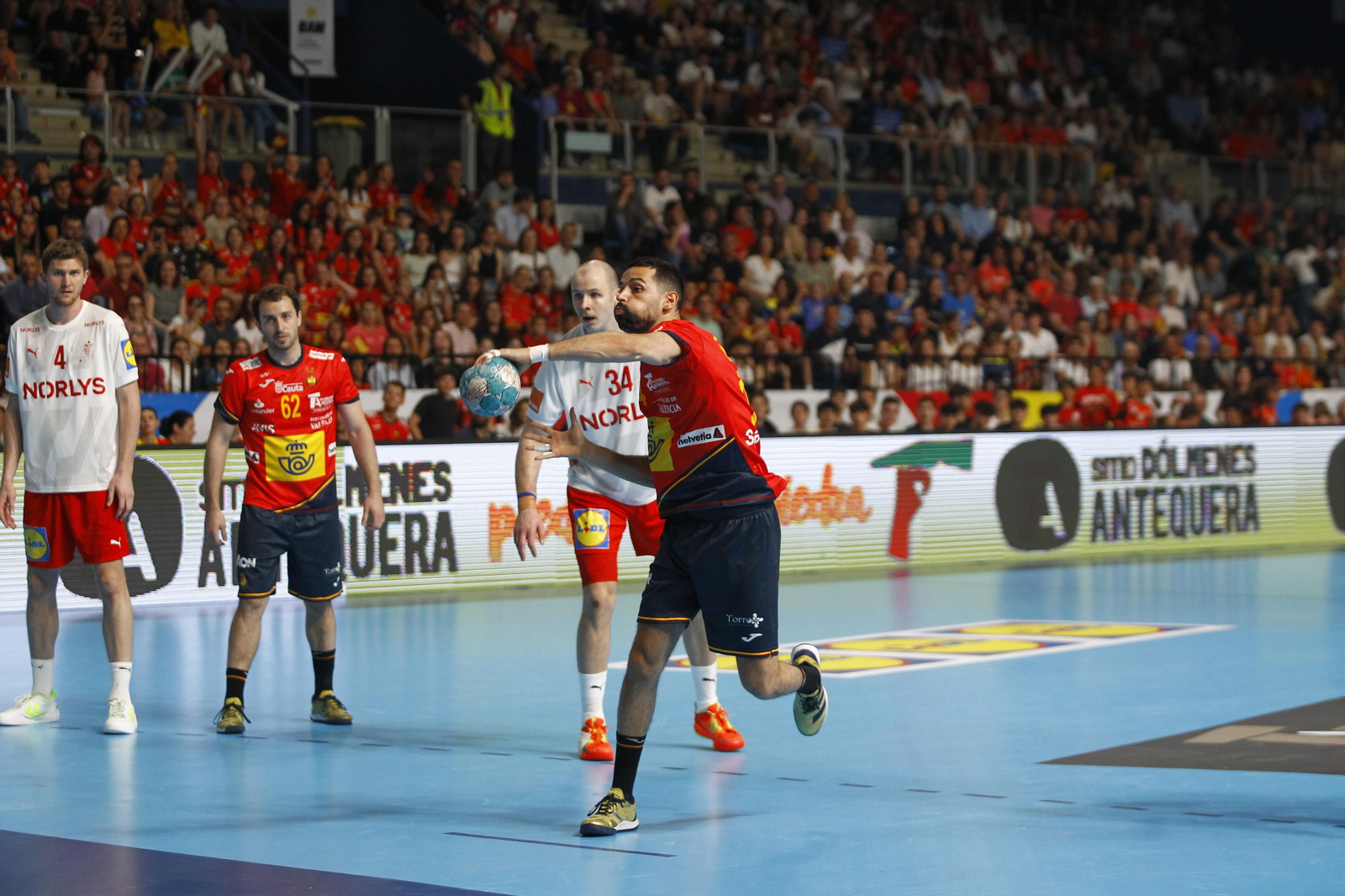 Imágenes del España-Dinamarca de la EHF Euro Cup de balonmano, en Almería