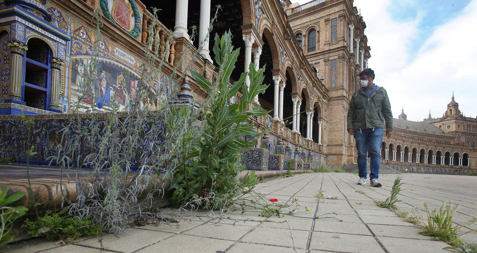Abandono en la Plaza de España por el confinemiento