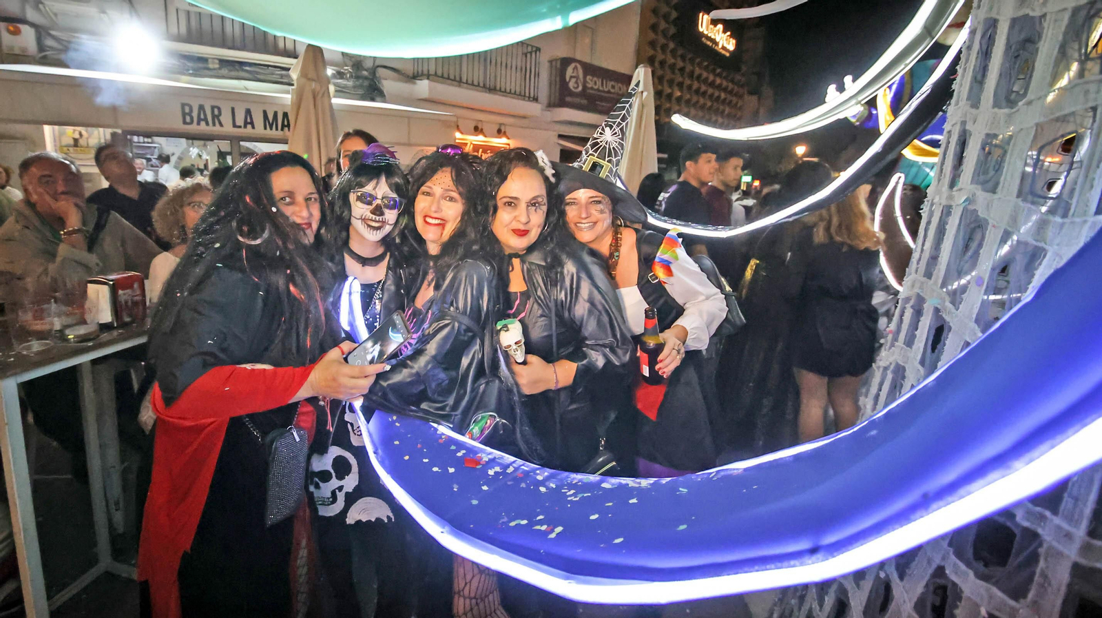 El desfile de Halloween llena las calles de Jerez