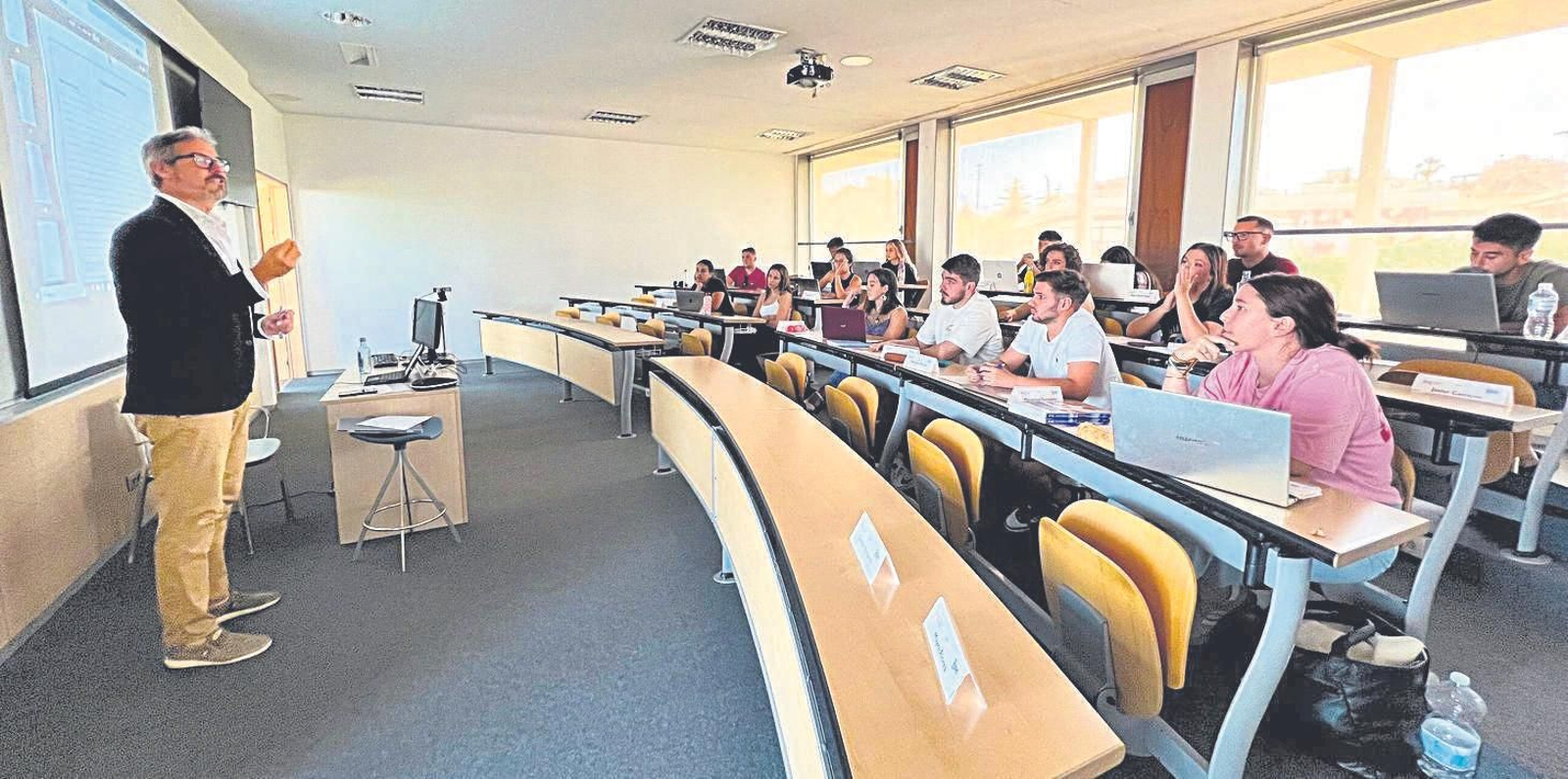 EIG Education imparte en exclusiva en Andalucía titulaciones de ESIC University y ESIC Business & Marketing School EIG Education imparte en exclusiva en Andalucía titulaciones de ESIC University y ESIC Business & Marketing School