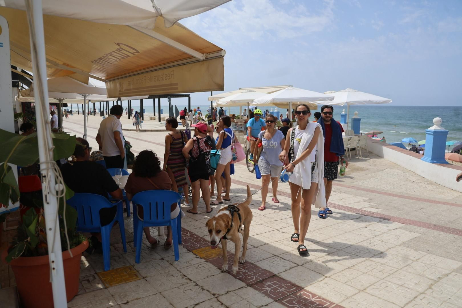 Imágenes del ambiente en las playas de Huelva