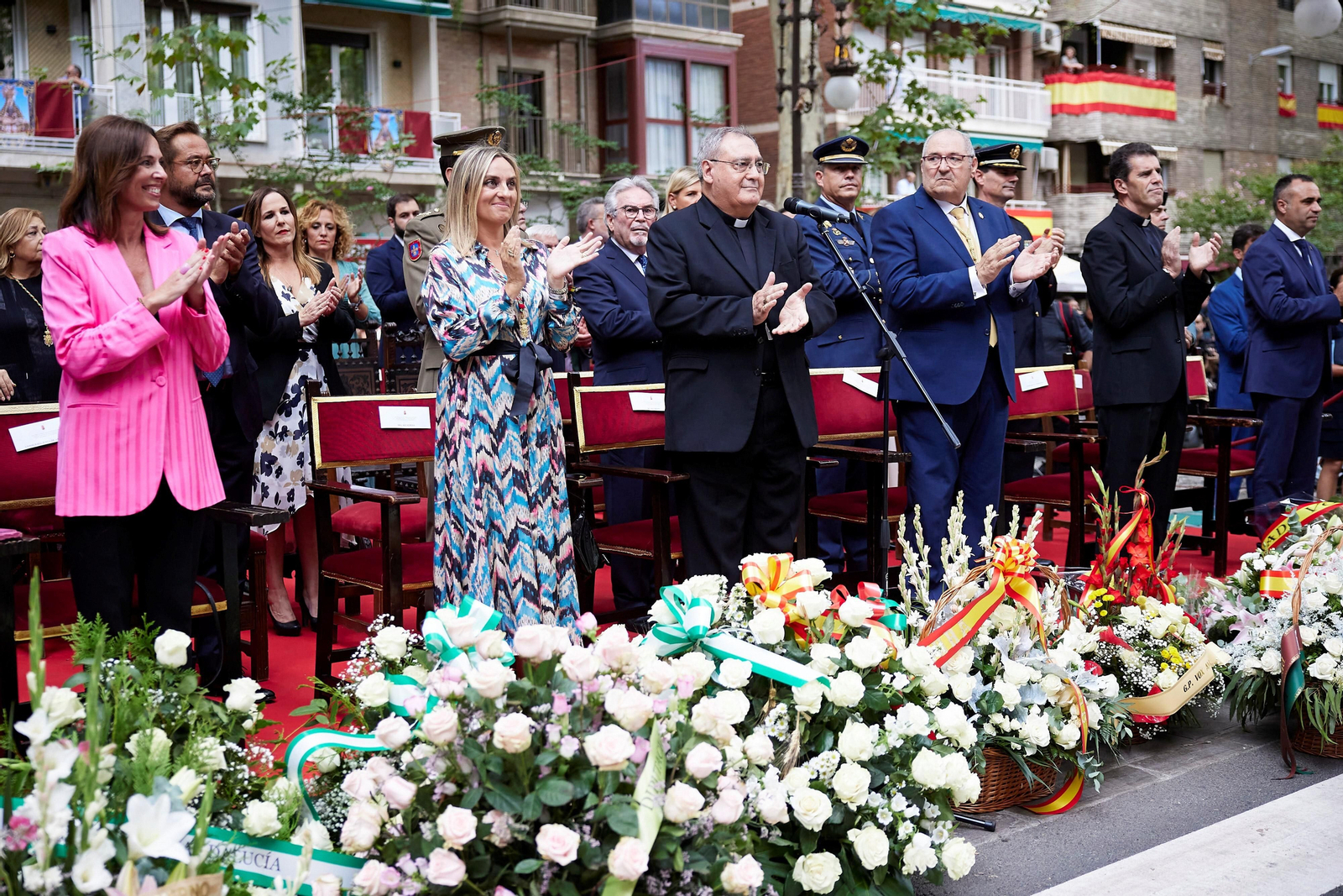 Granada se vuelca con la ofrenda floral en la Basílica de la Virgen de las Angustias
