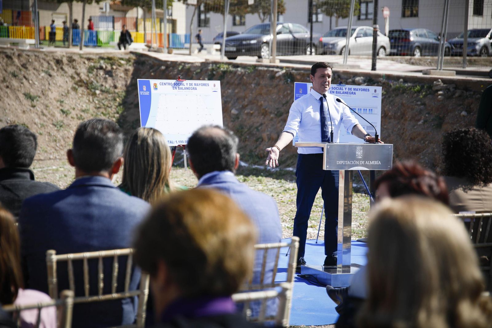 Las imágenes de la primera piedra del Centro de mayores en Balanegra