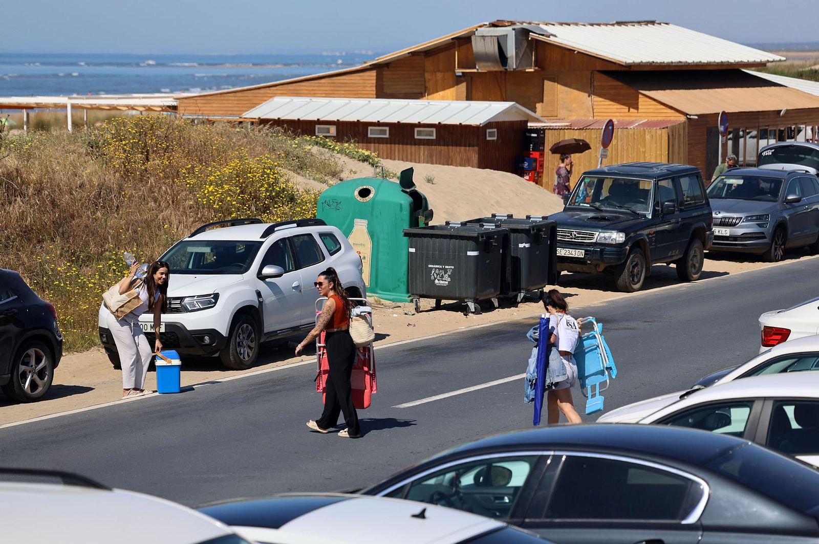 Imágenes del ambiente en las playas de Huelva durante la mañana