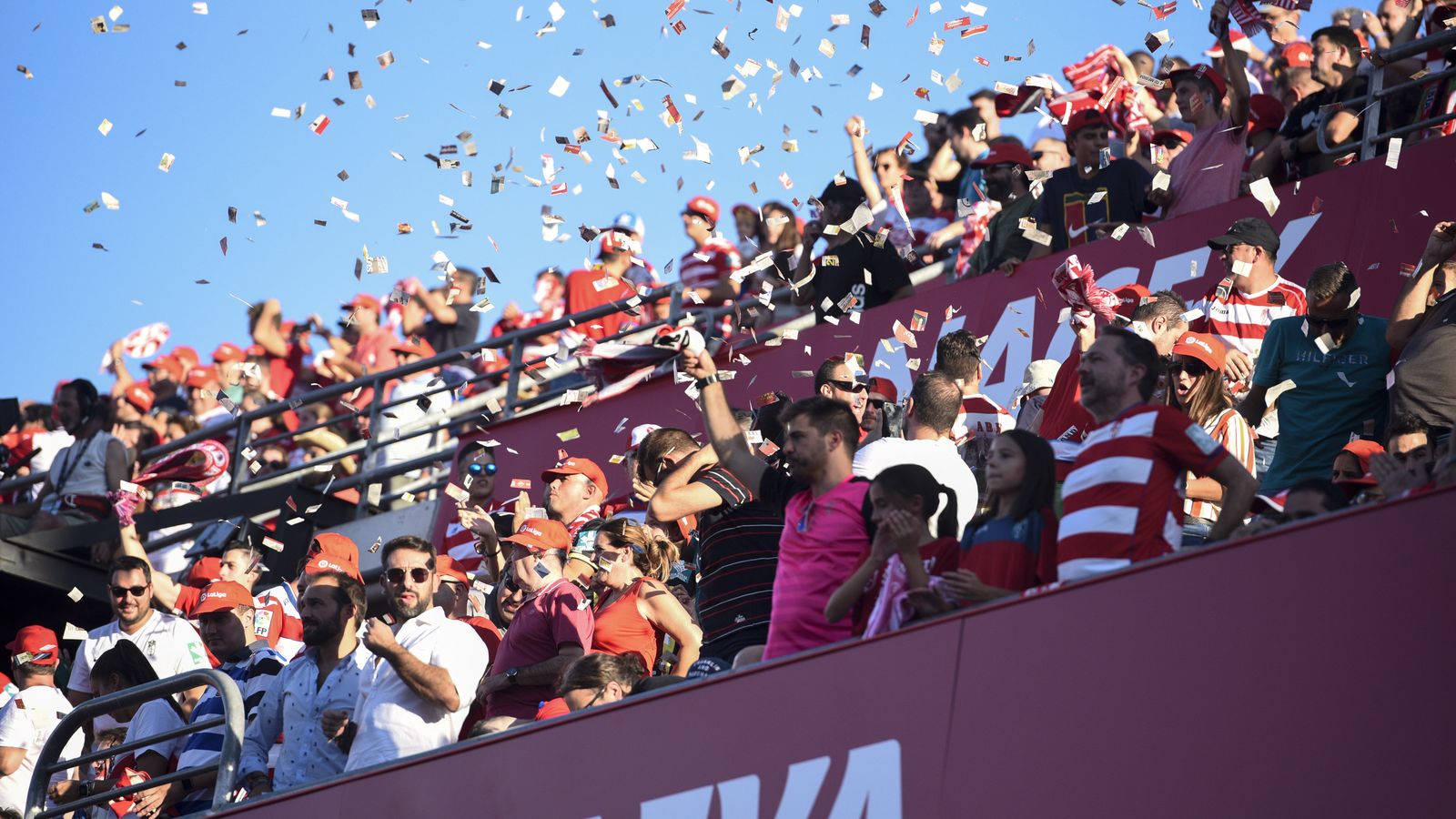 La afición del Granada está disfrutando esta temporada