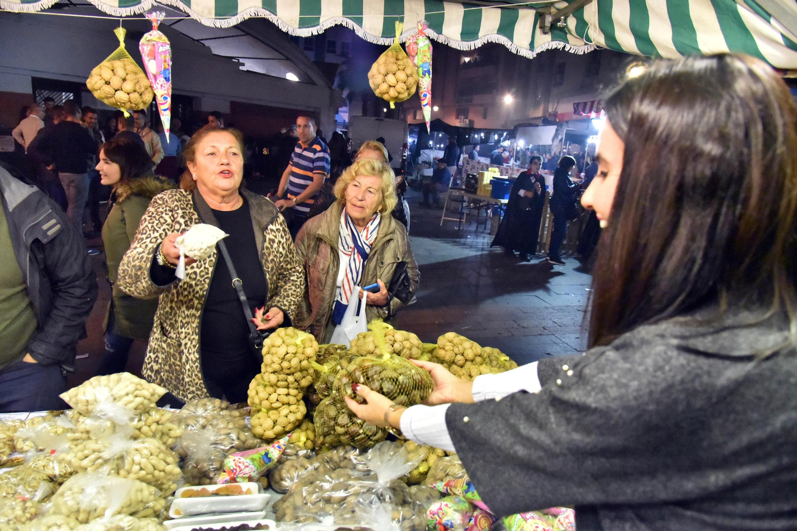 El magnesio está presente en frutos secos como nueces, almendras, castañas y anacardos.