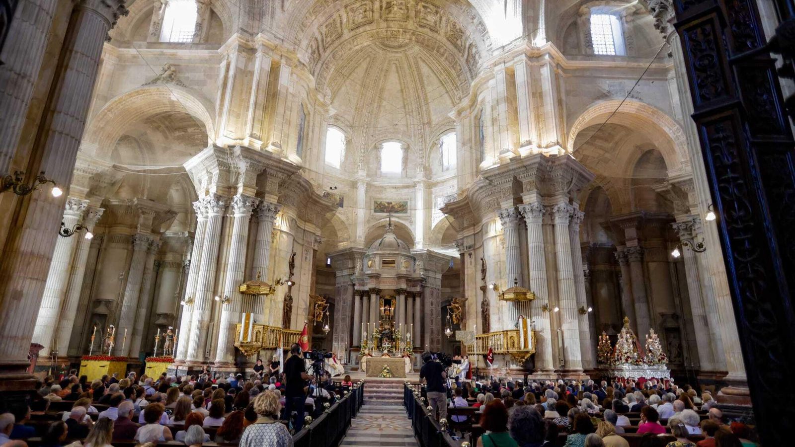 Pontifical de Corpus en la Catedral de Cádiz. Pontifical de Corpus en la Catedral de Cádiz.