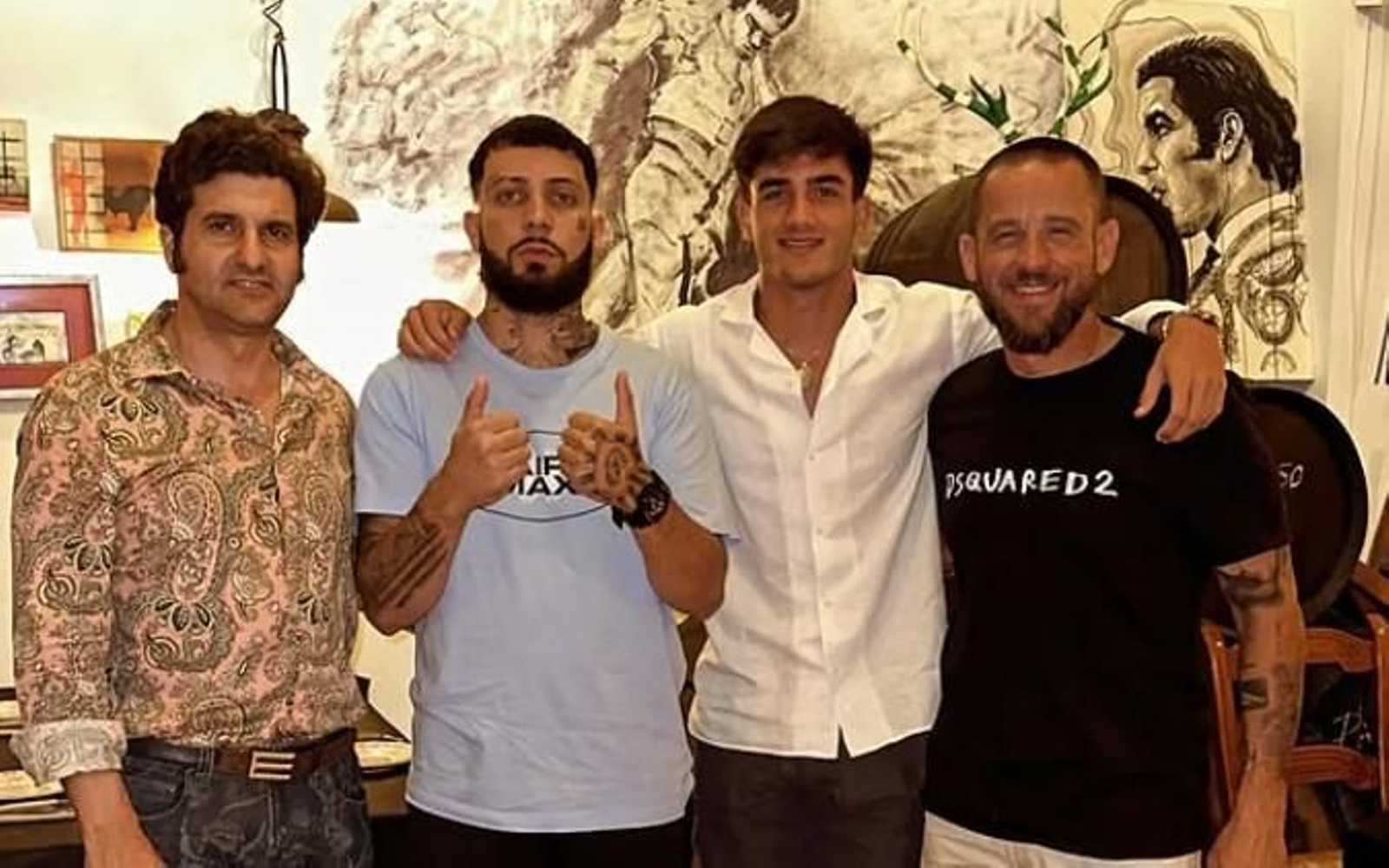 Morante de la Puebla y su hijo junto a JC Reyes