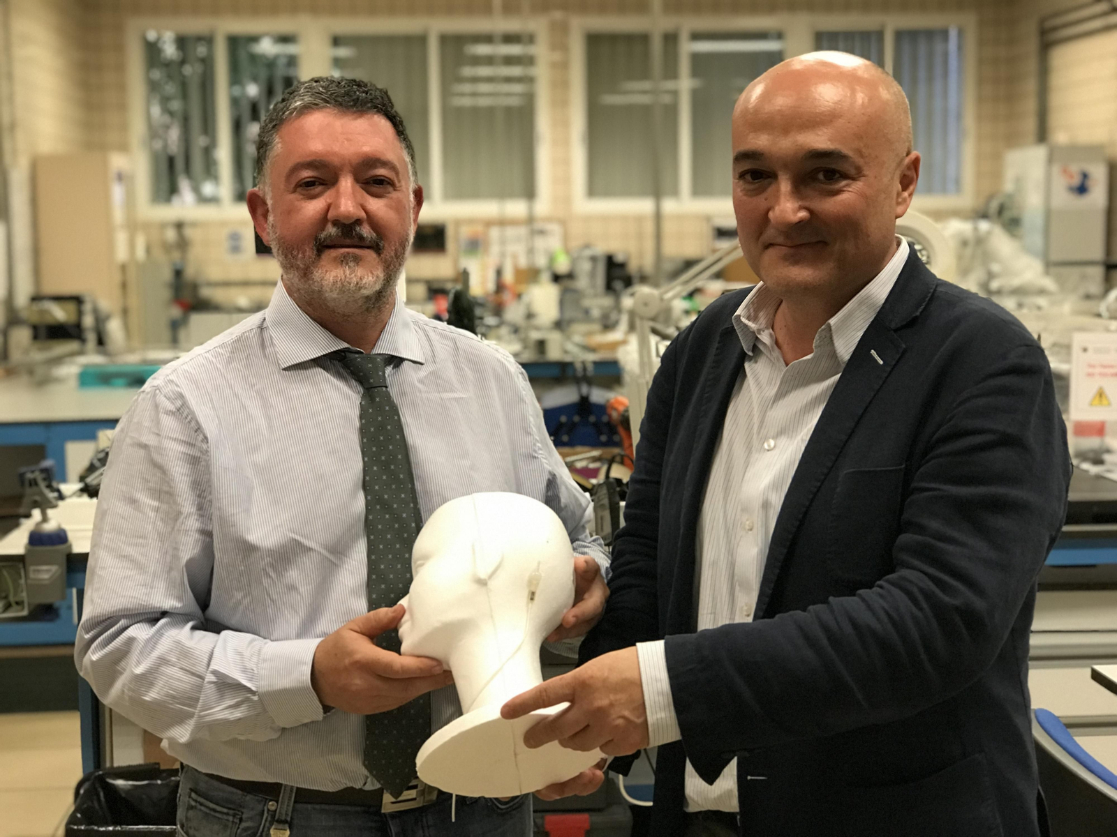 Los científicos sevillanos Emilio Gómez y Javier Márquez.