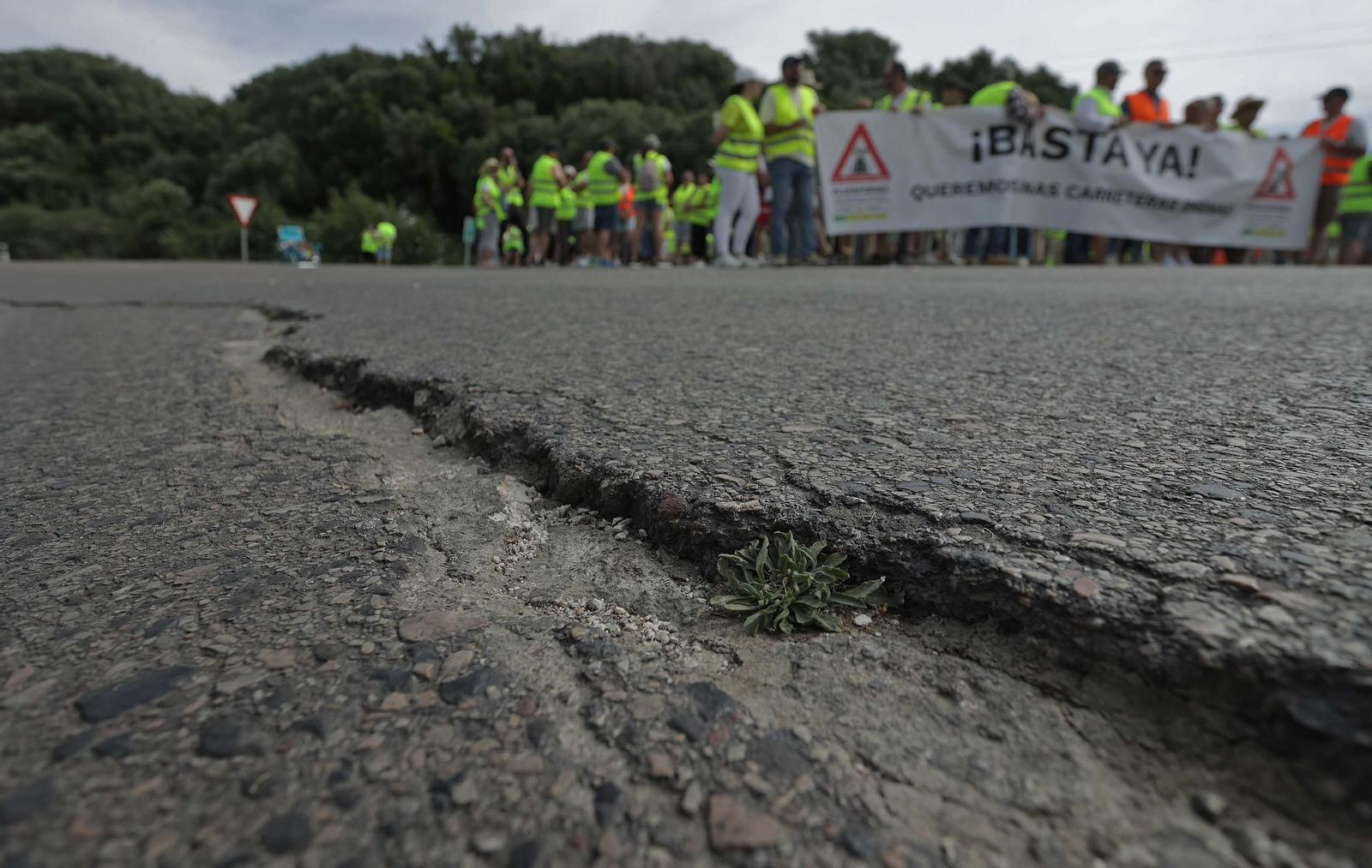 Fotos de la concentración por el mal estado de la carretera A-405 en Jimena