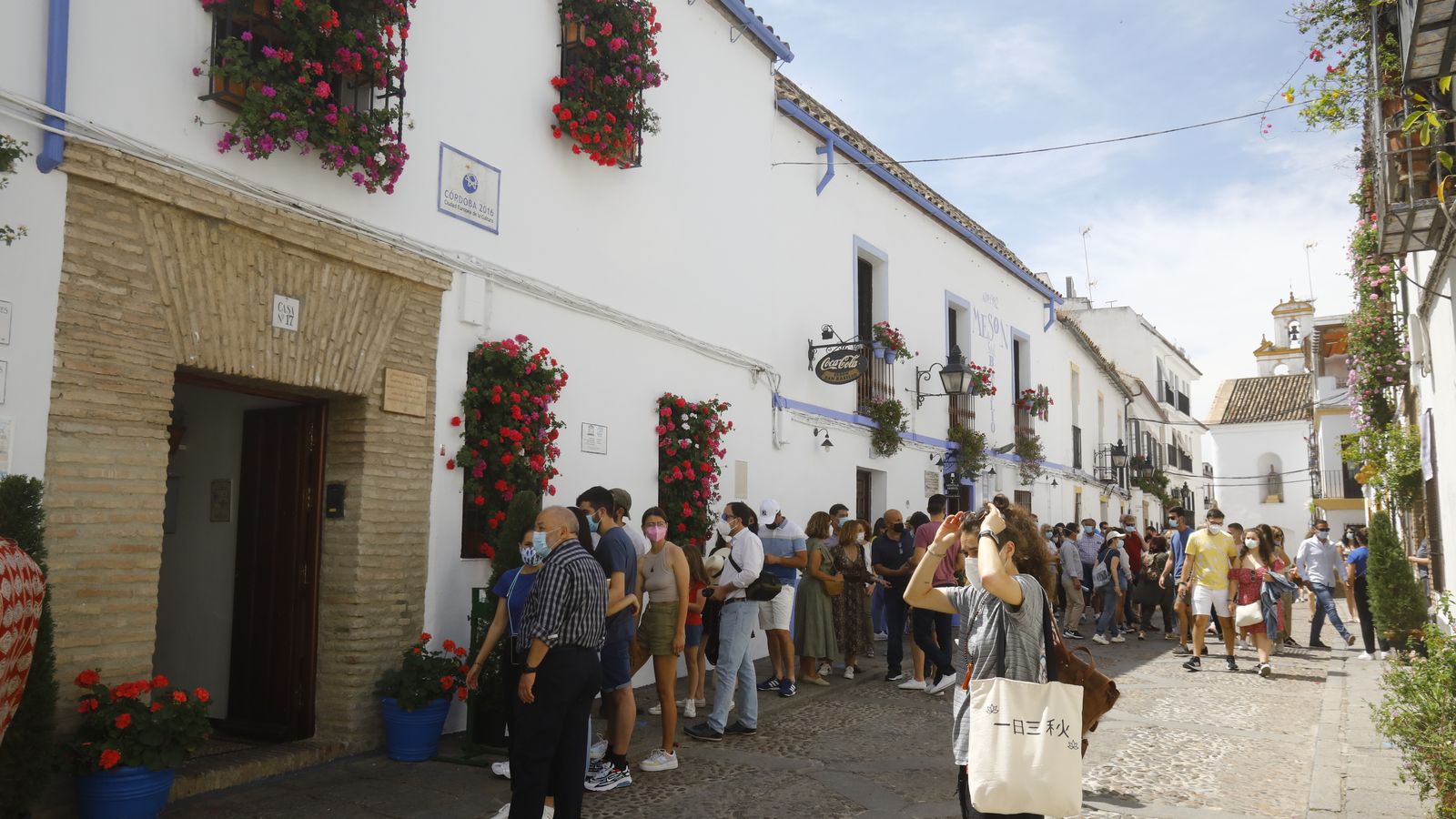 Colas en los patios de San Basilio.