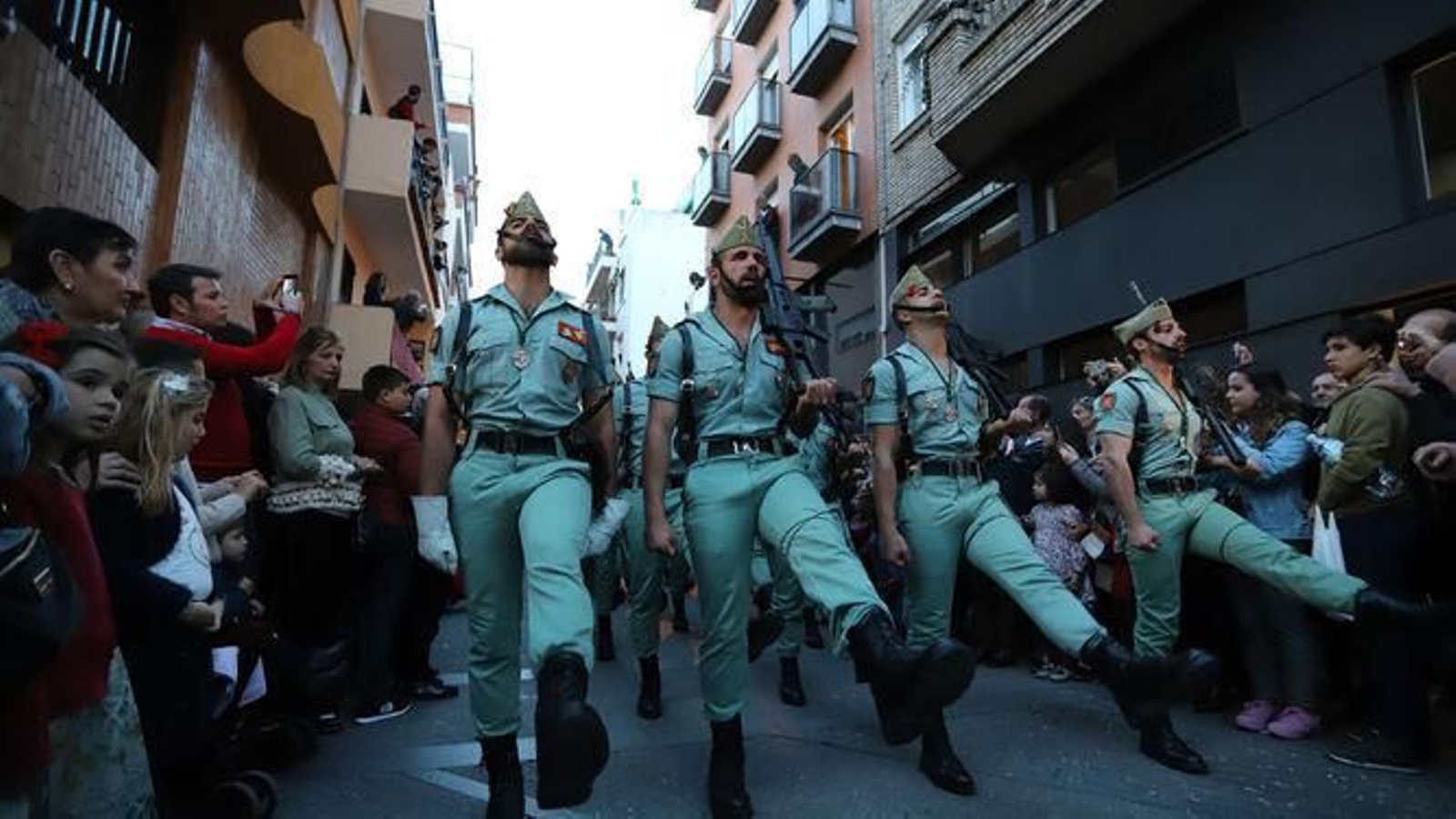 Así fue la procesión del Cristo de la Vera+Cruz acompañado por la Legión en el año 2019