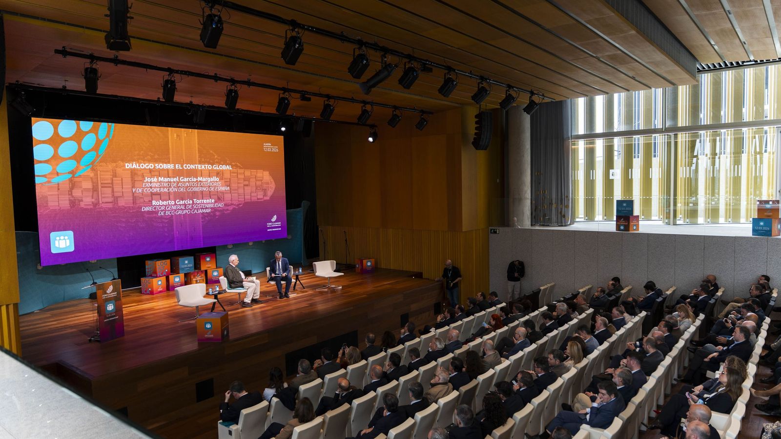 Empresarios, profesionales y expertos se han dado cita en este foro.