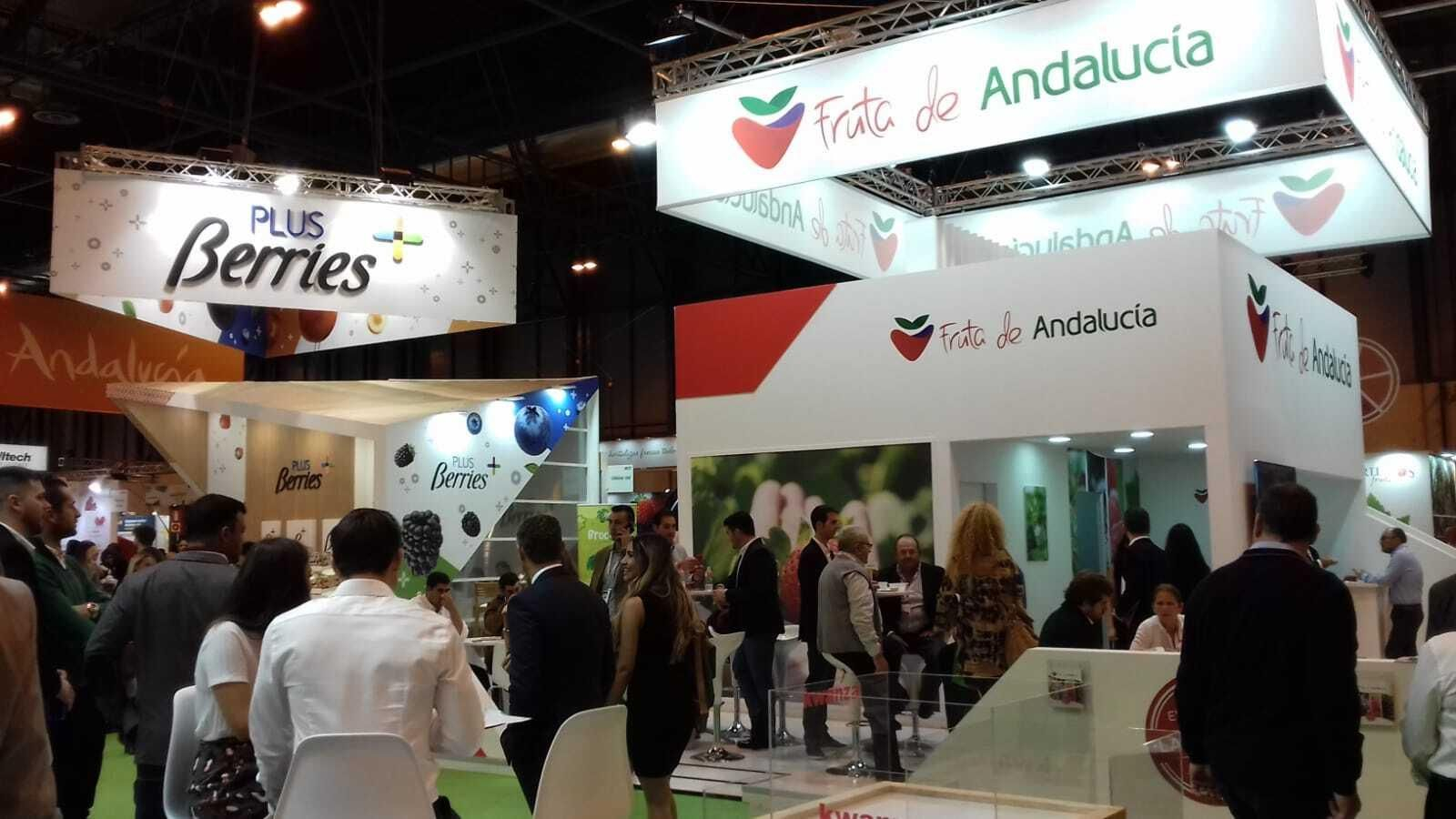 Diferentes estands onubenses en una edición pasada de Fruit Attraction.