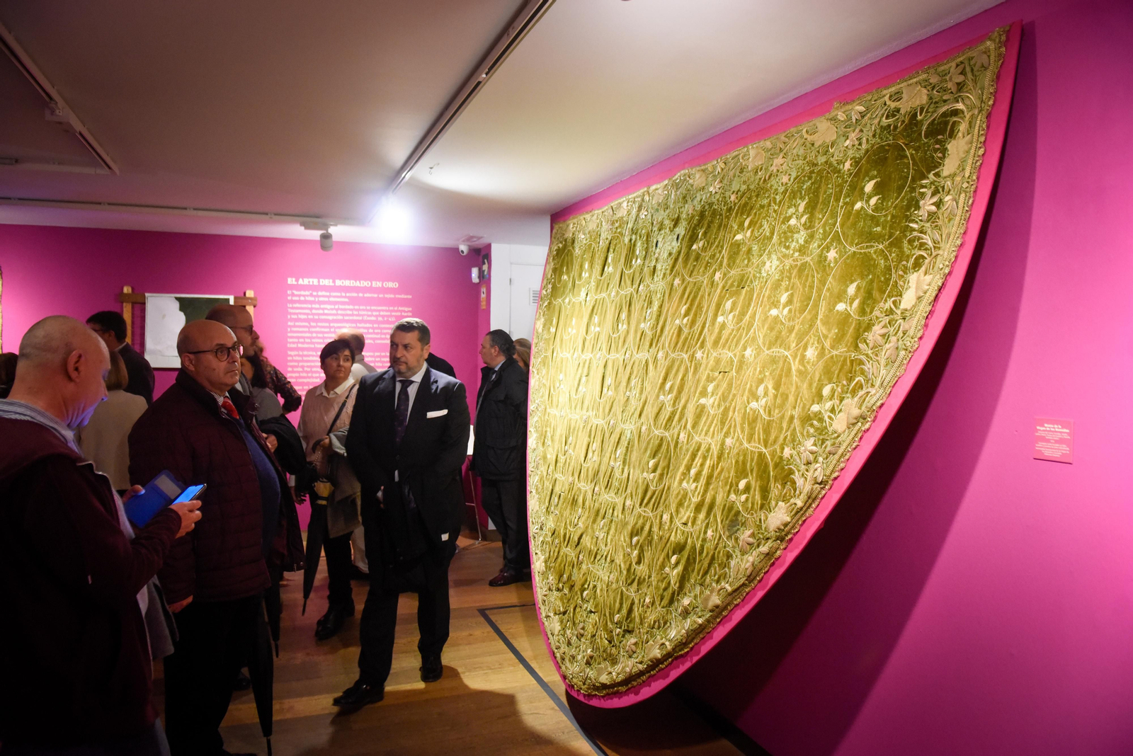 La excelencia de la pintura, la orfebrería y el bordado, en la fundación Cajasol