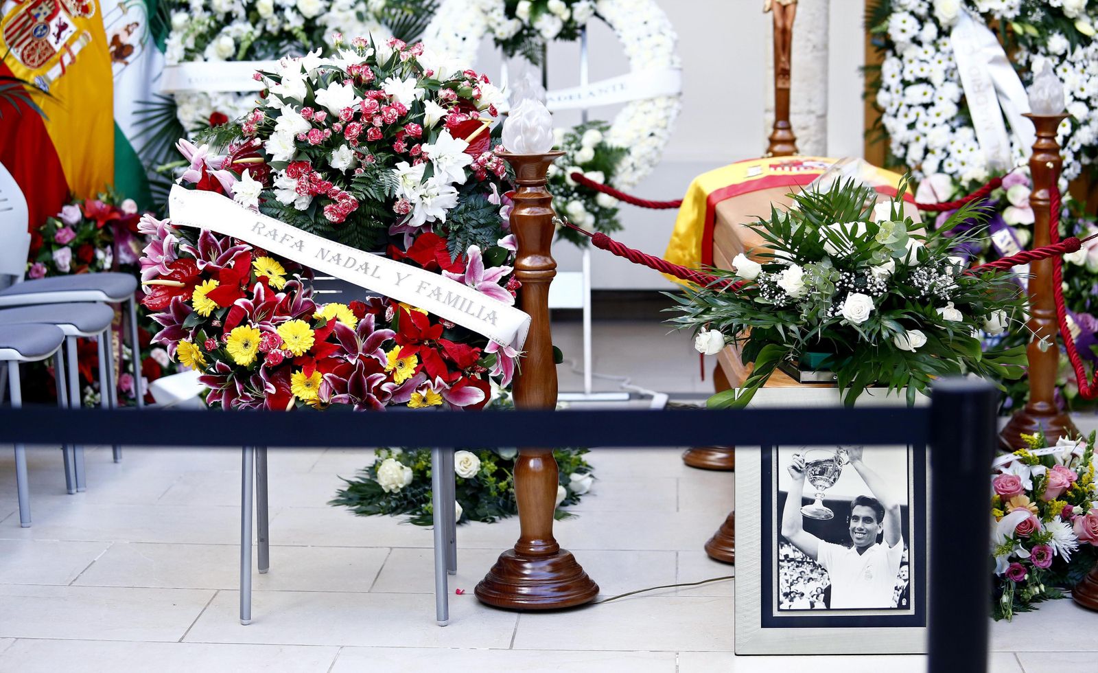 La despedida de Marbella a Manolo Santana, en imágenes