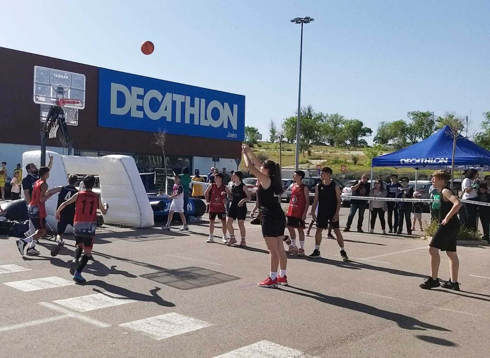 En imágenes: basket solidario de la mano del CD Bulevar en favor de ALES