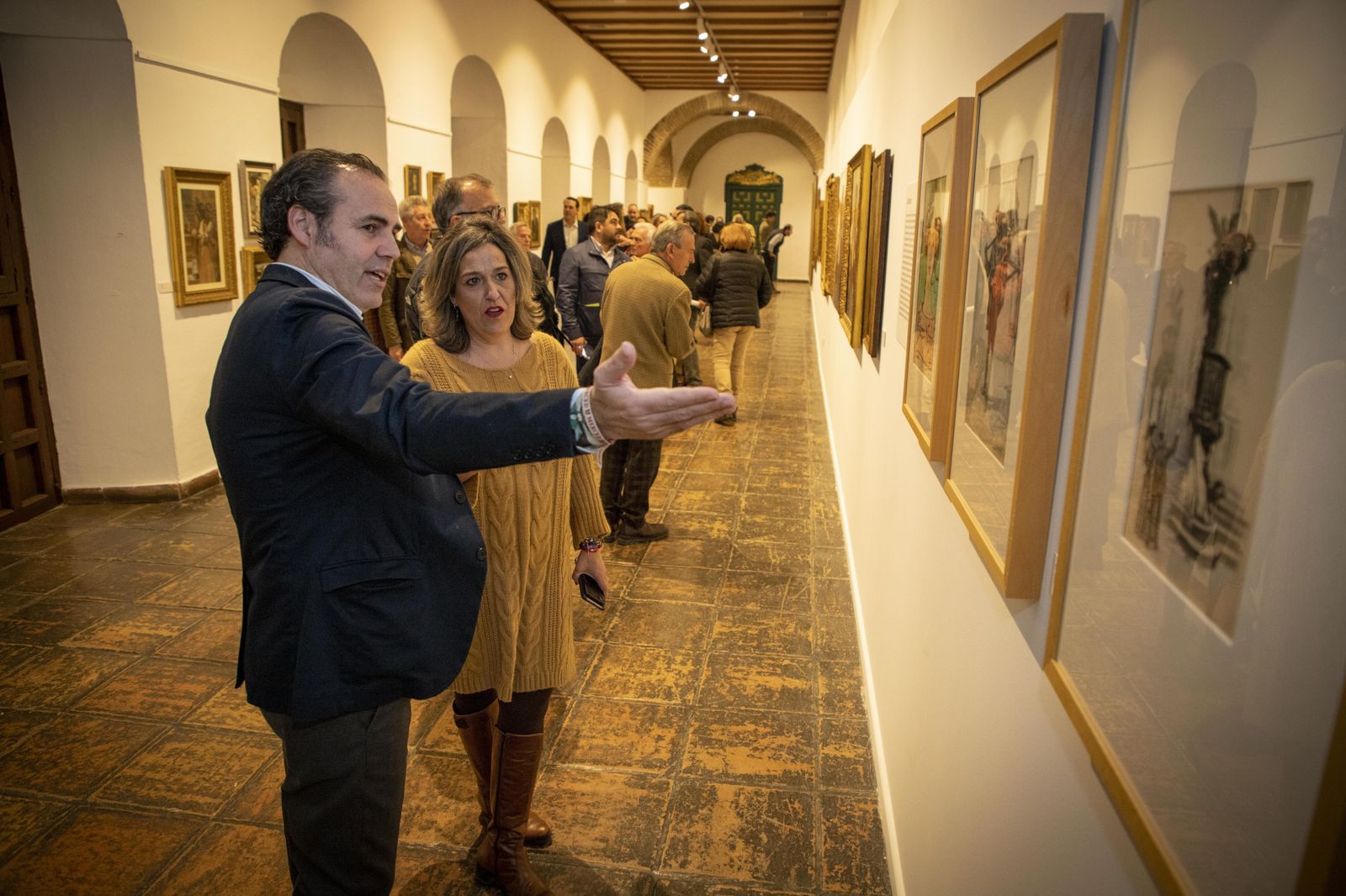 La inauguración de la exposición antológica del pintor Tomás Muñoz Lucena, en imágenes