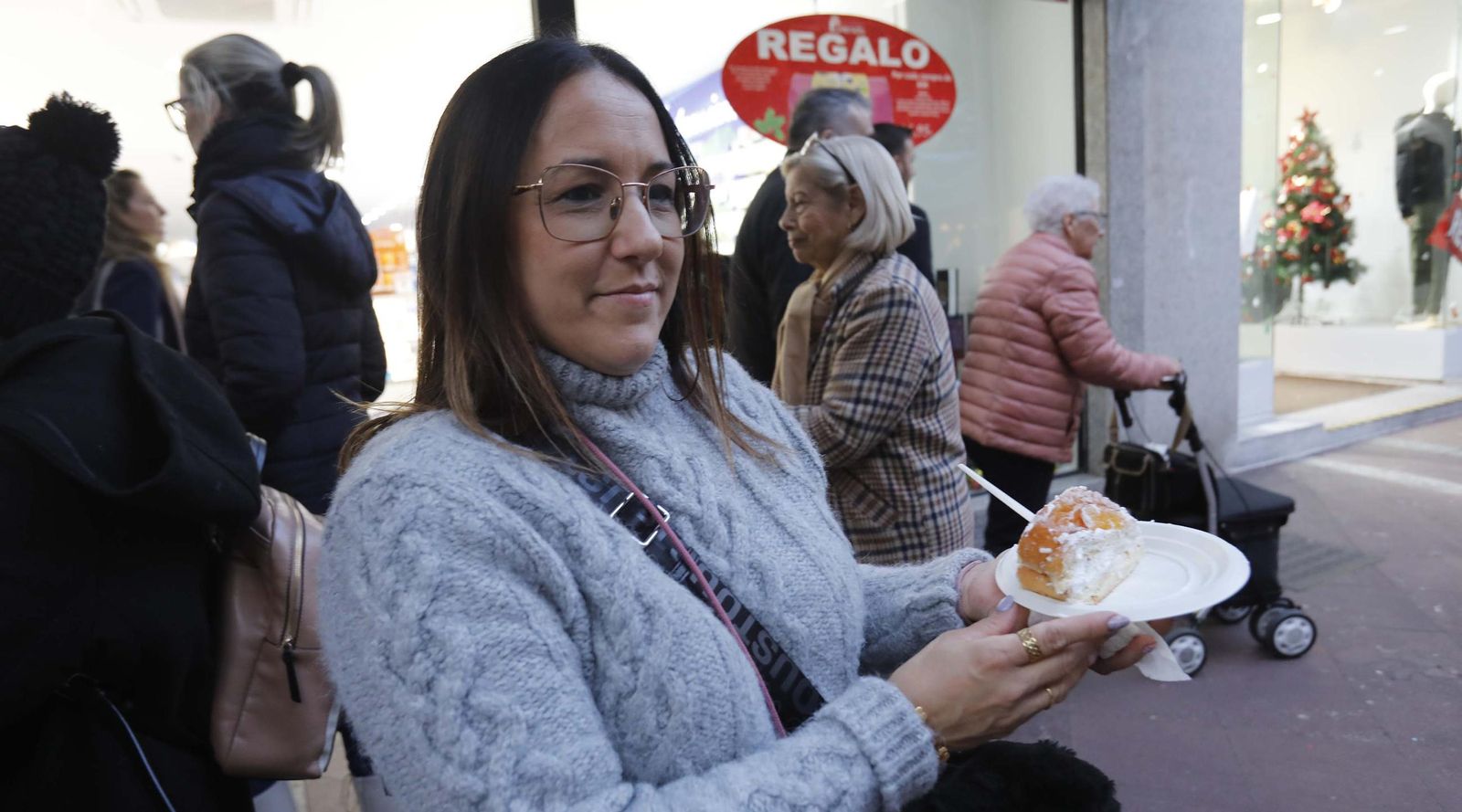 Fotos del roscón de Reyes solidario de Apymeal en Algeciras