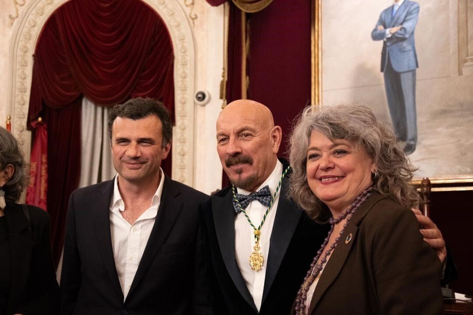 El alcalde de Cádiz, Bruno García, con Javier Ruibal y la subdelegada del Gobierno, Blanca Flores.