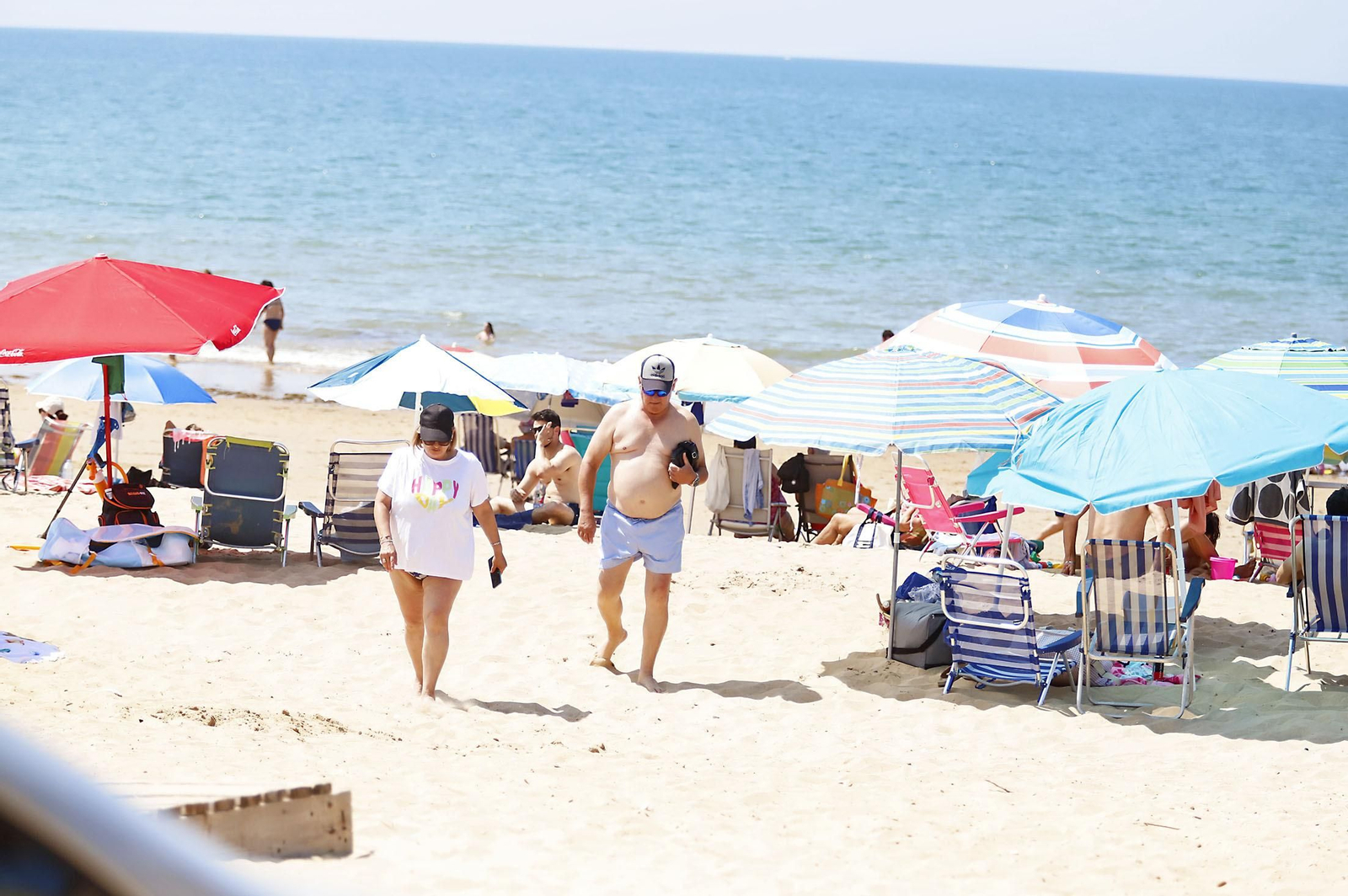 Las imágenes de la jornada de domingo en las playas de Huelva