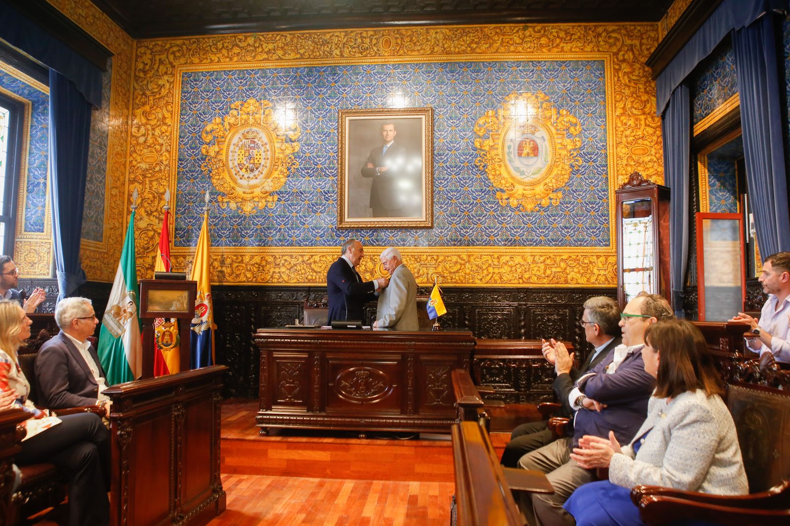 Fotos de la entrega de la insignia de Algeciras a Francisco Carrascal de Reyes Magos 98