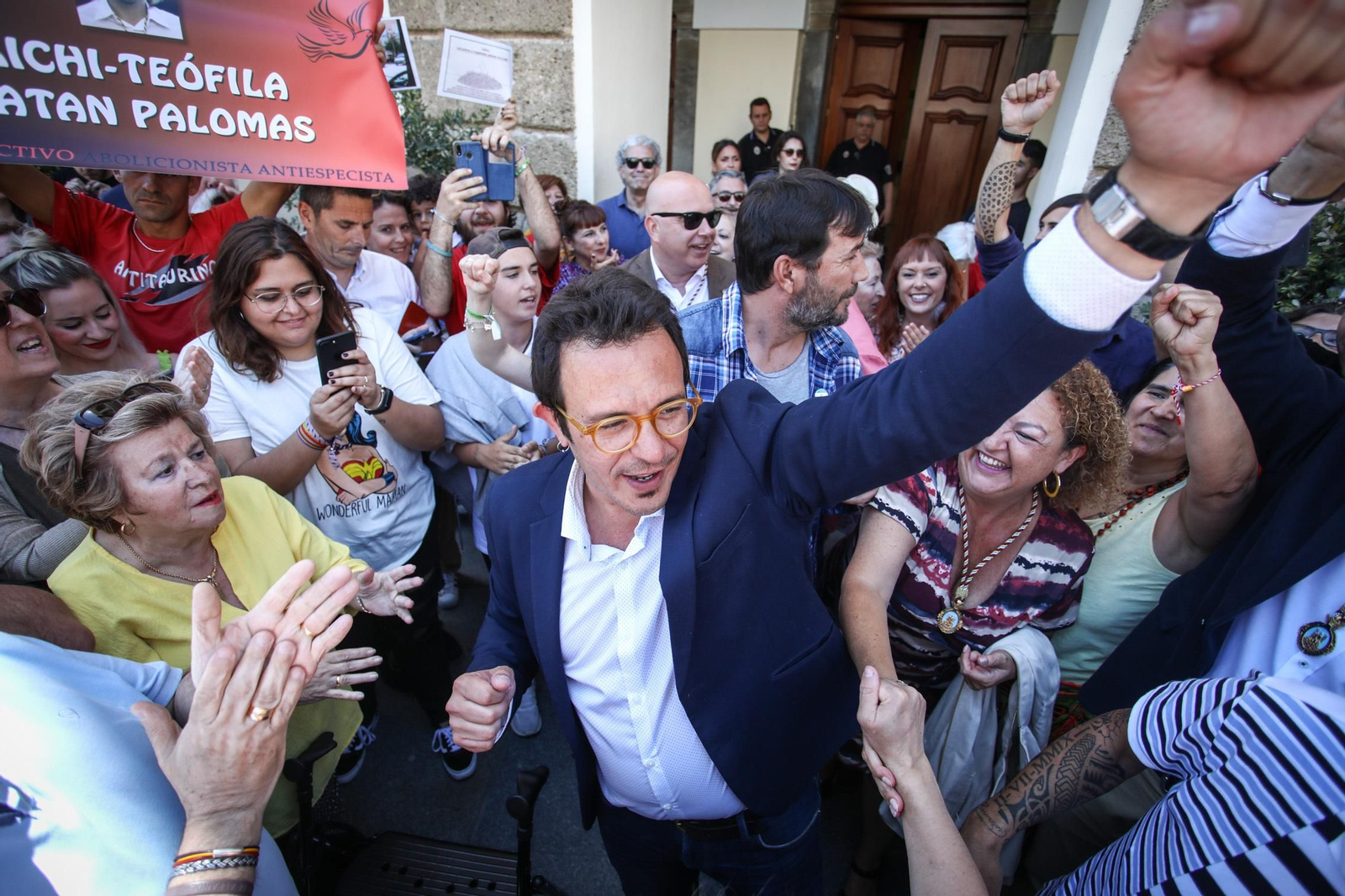 Imágenes de la investidura de José María González Kichi