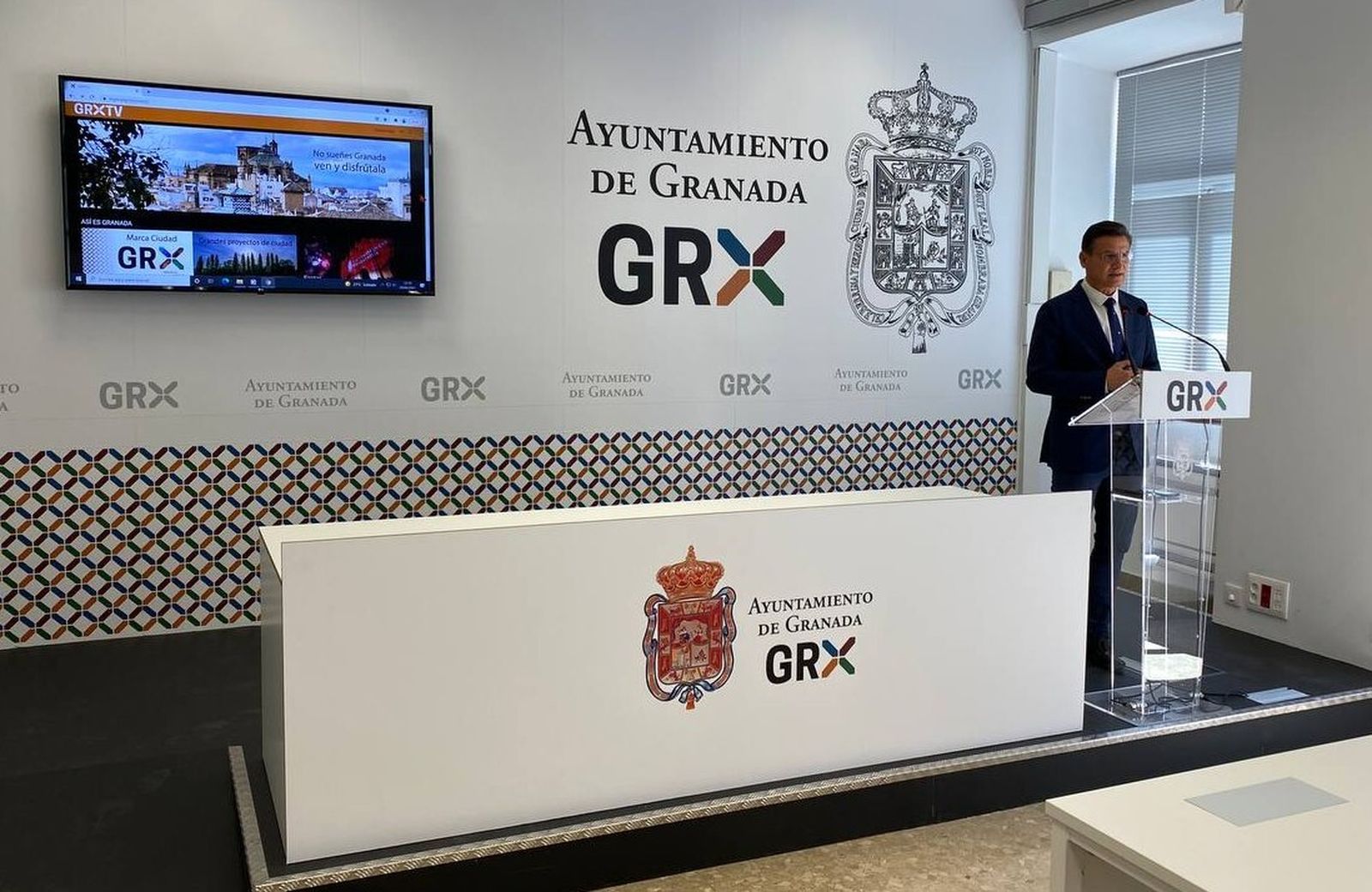 Presentación del proyecto GRX TV por parte del alcalde de Granada, Luis Salvador
