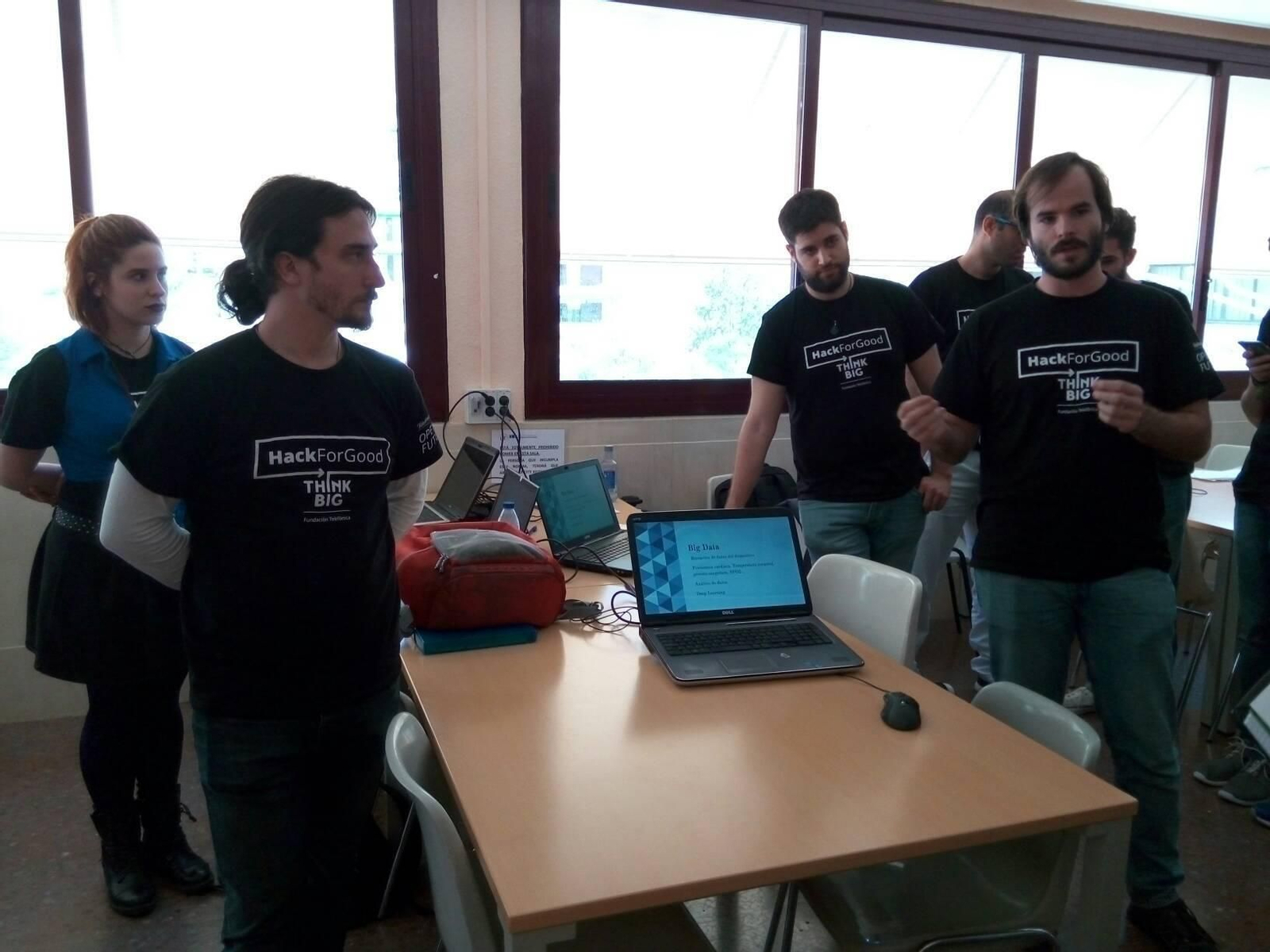 Los integrantes del equipo responsable de 'Biocast' durante el 'hackaton' en la sede de Sevilla.