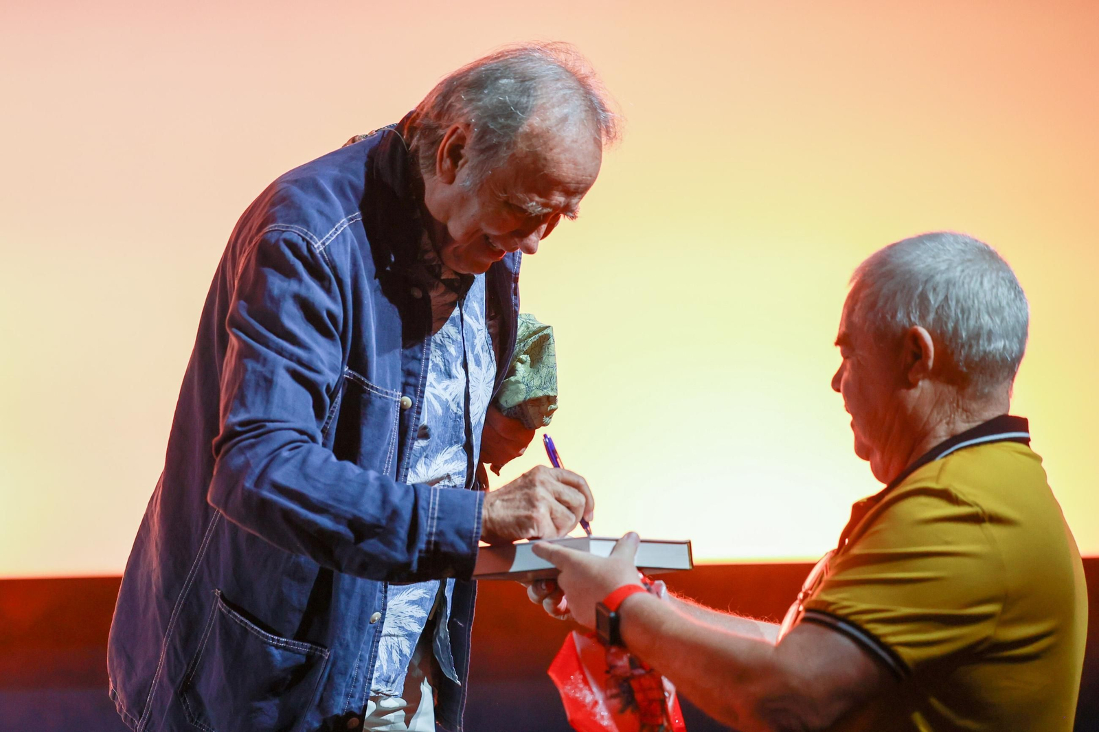 Charla con Joan Manuel Serrat en las vísperas del 24 de Septiembre en San Fernando: las imágenes del acto